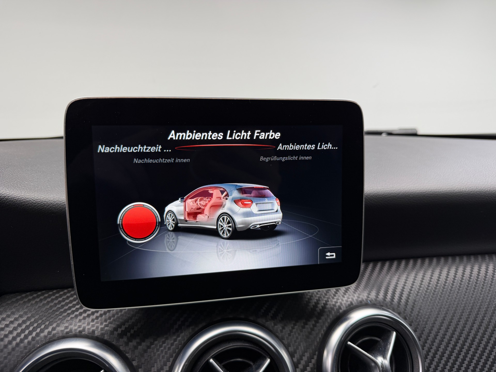 MERCEDES-BENZ A 200 AMG Line Cosmos Black 7G-DCT / Panoramadach / RF-Kamera / Keyless Go / Ambiente Beleuchtung /-image-17