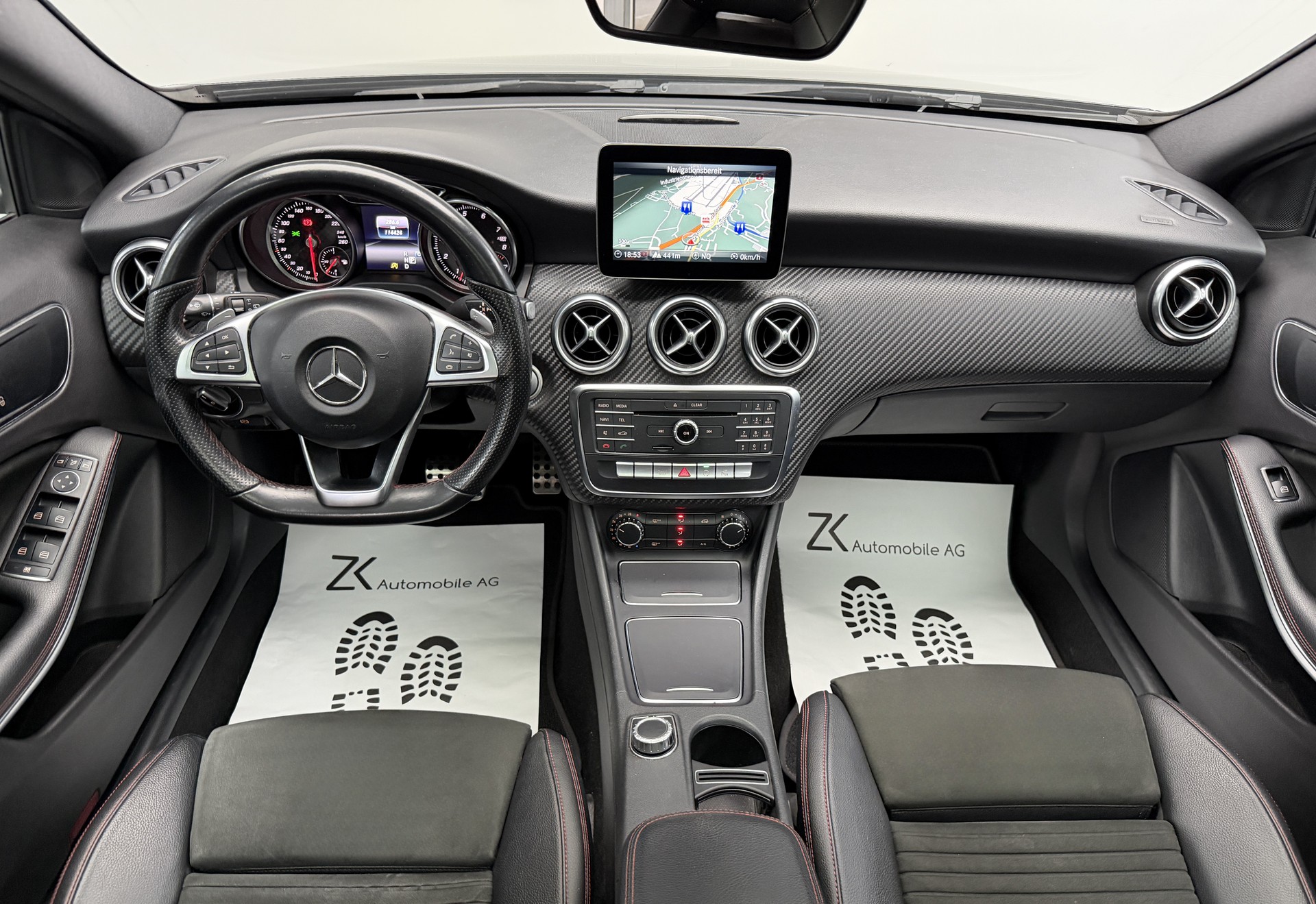 MERCEDES-BENZ A 200 AMG Line Cosmos Black 7G-DCT / Panoramadach / RF-Kamera / Keyless Go / Ambiente Beleuchtung /-image-10