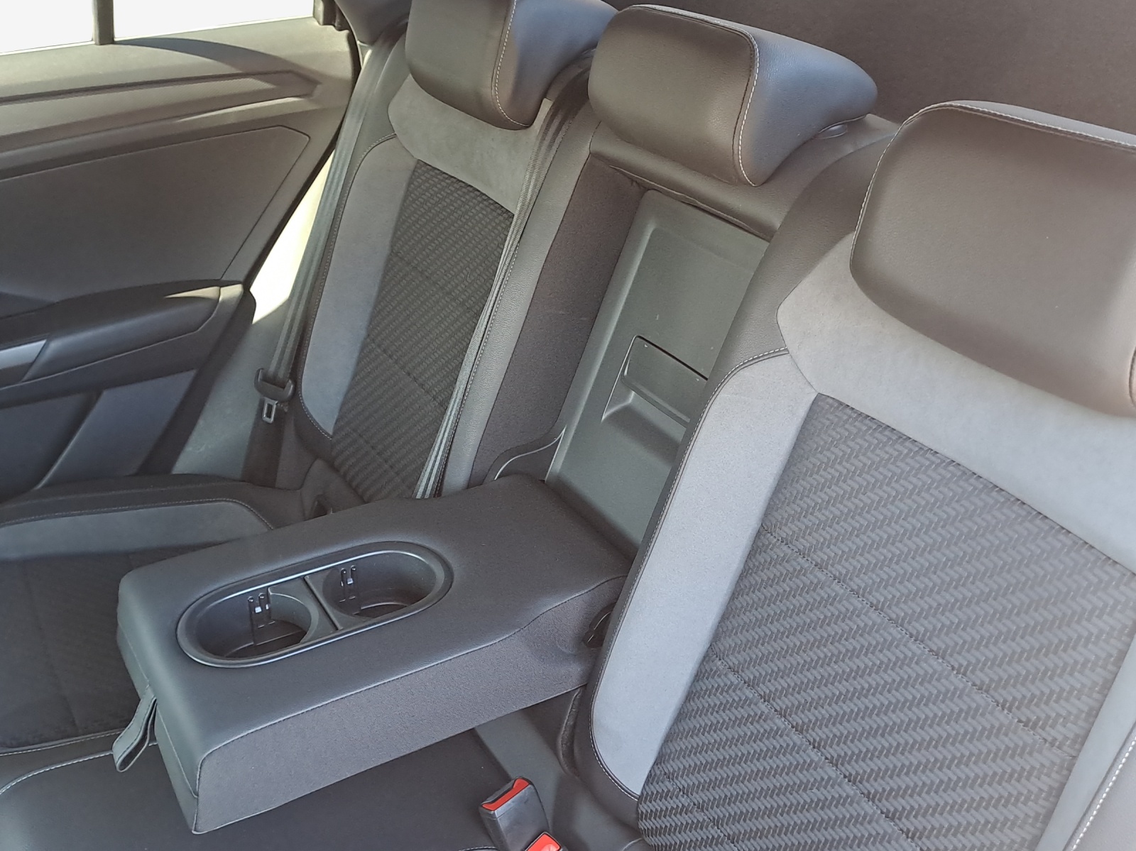 VW T-Roc 2.0 TSI Sport DSG 4Motion-image-11