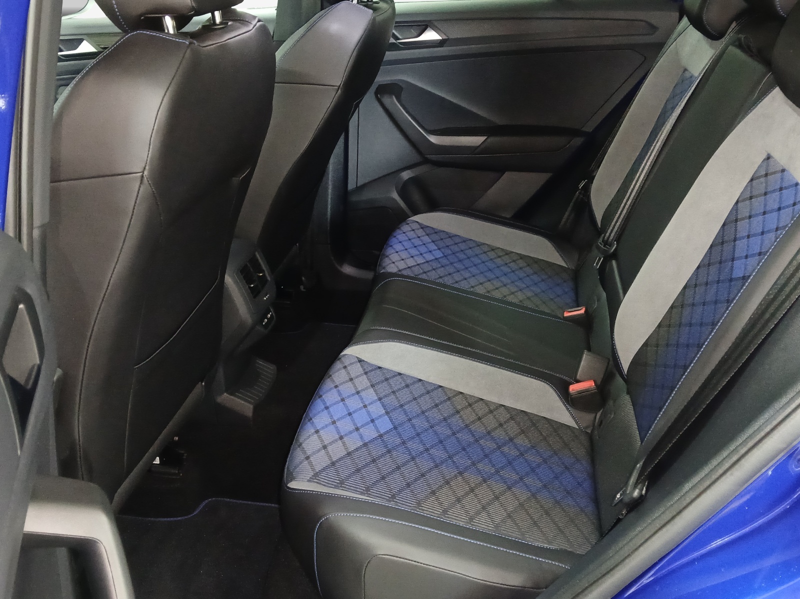 VW T-Roc 2.0 TSI R DSG 4Motion-image-11