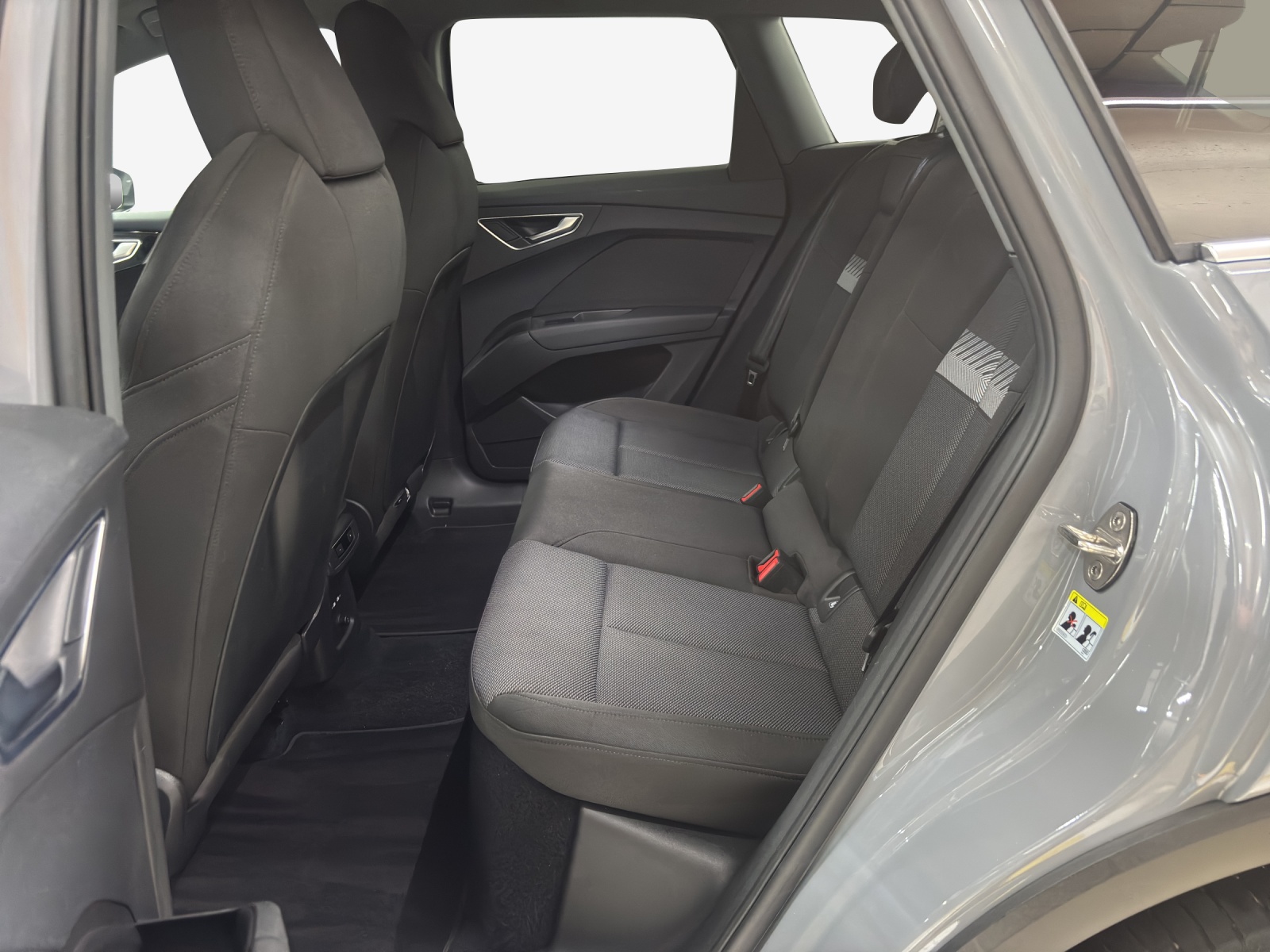 AUDI Q4 e-tron 45 quattro-image-11