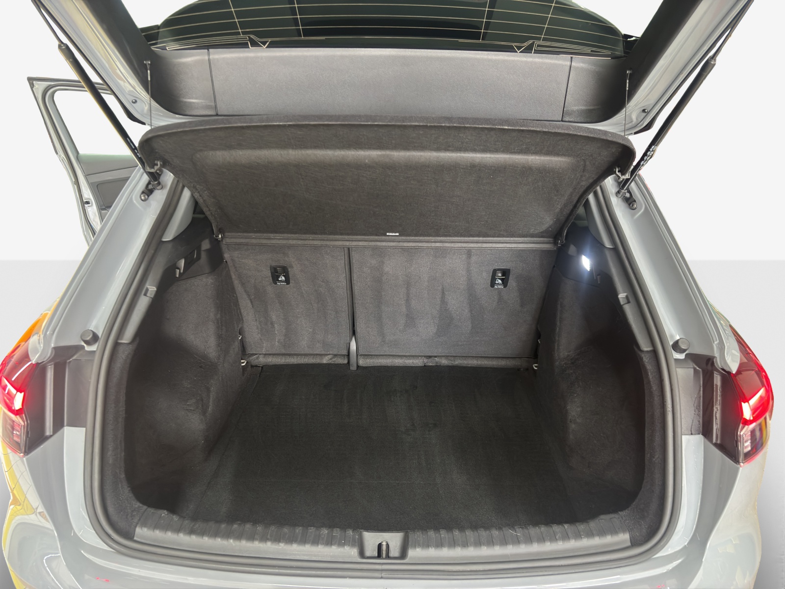 AUDI Q4 e-tron 45 quattro-image-12