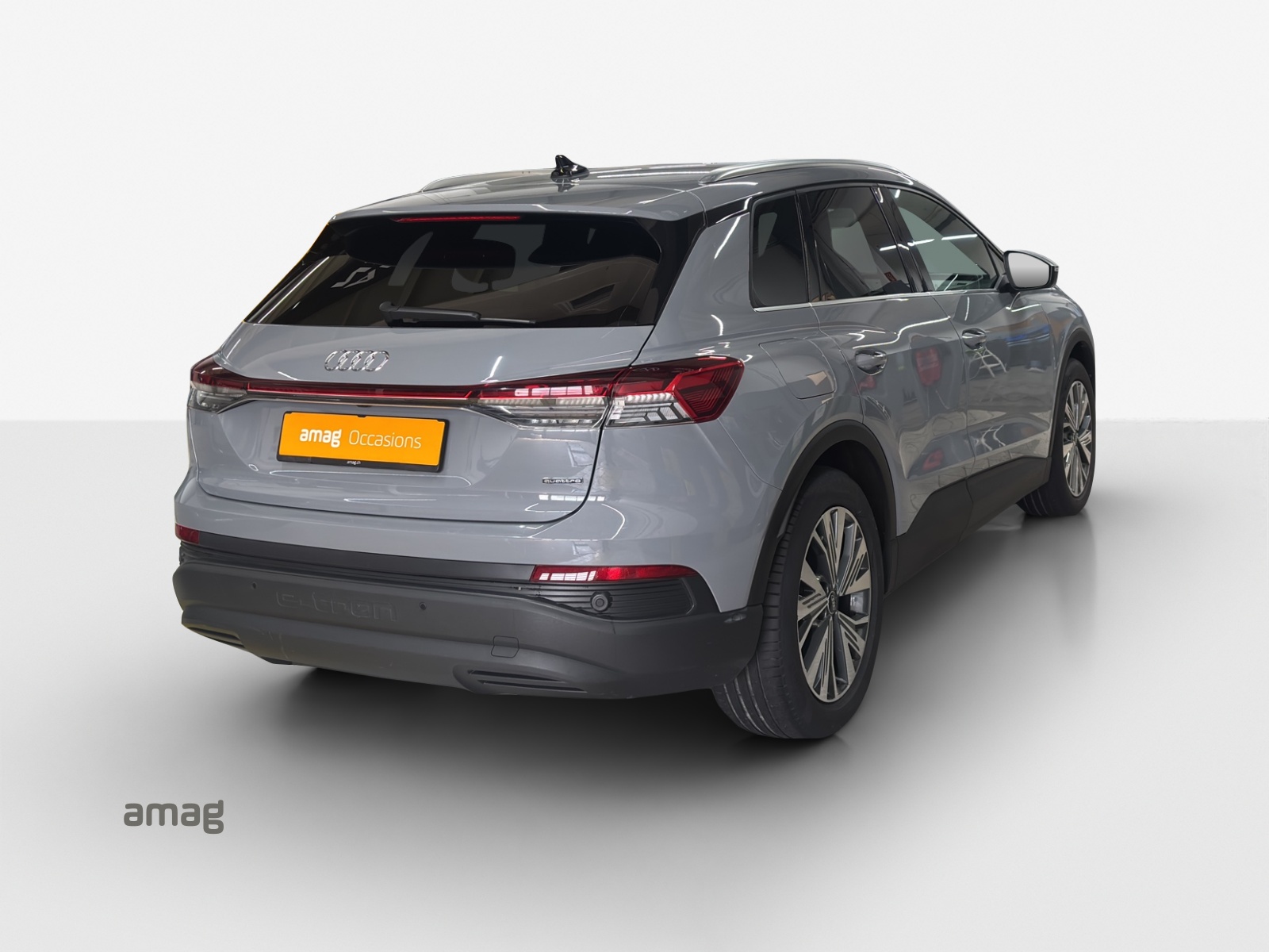 AUDI Q4 e-tron 45 quattro-image-4