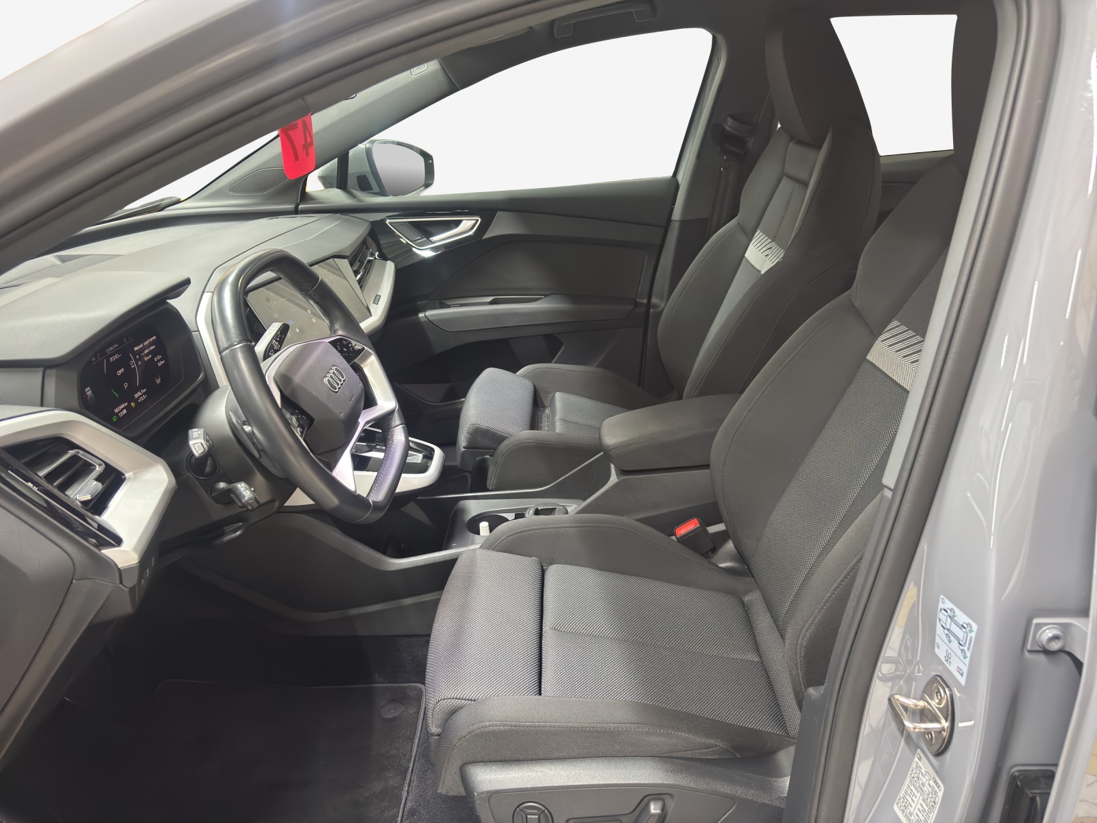AUDI Q4 e-tron 45 quattro-image-7