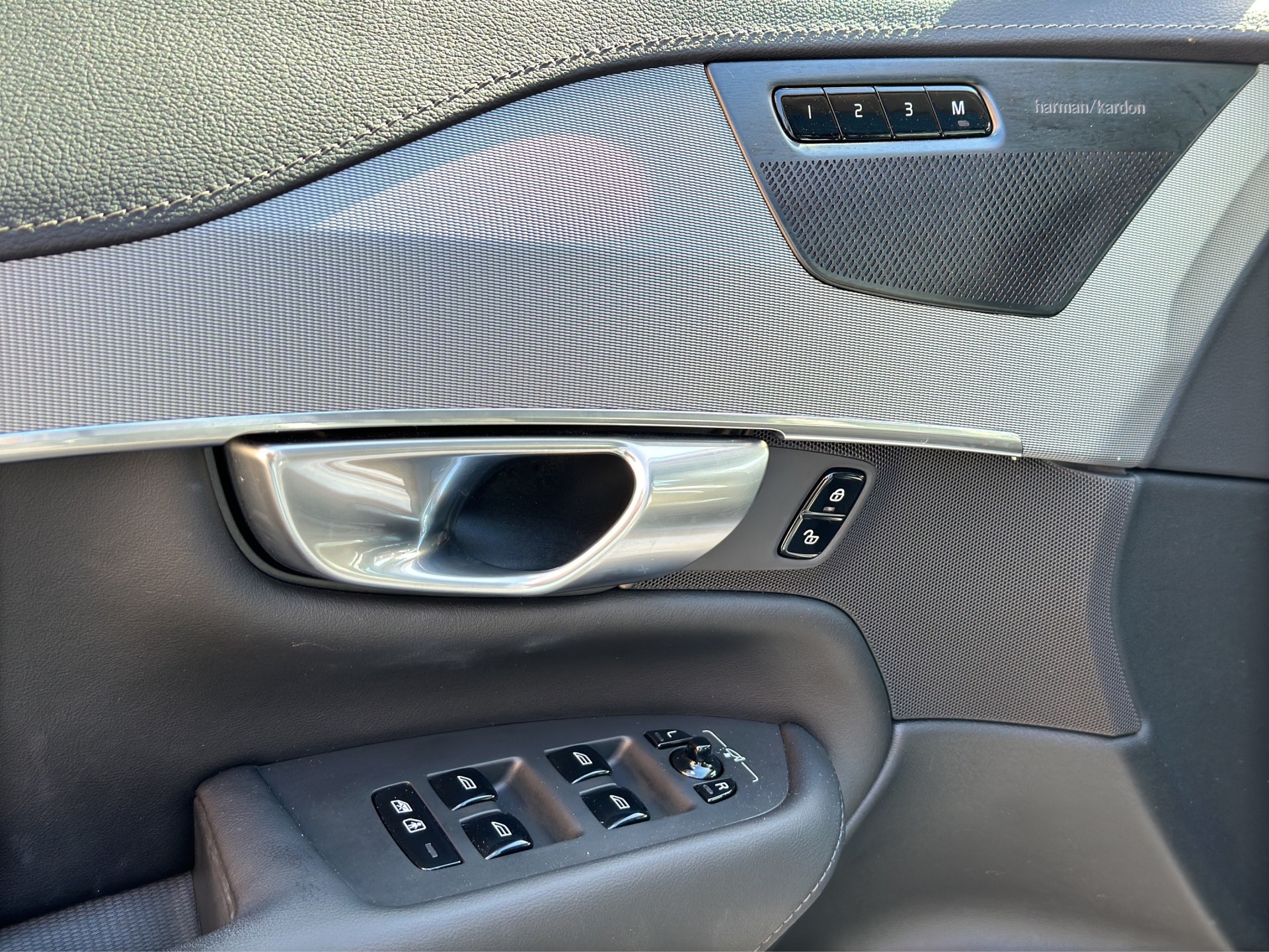VOLVO XC90 T8 eAWD 7Pl. PluginHybrid Plus Dark Geartronic-image-9