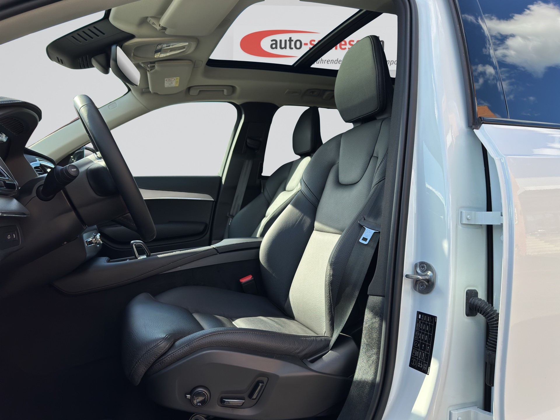 VOLVO XC90 T8 eAWD 7Pl. PluginHybrid Plus Dark Geartronic-image-5