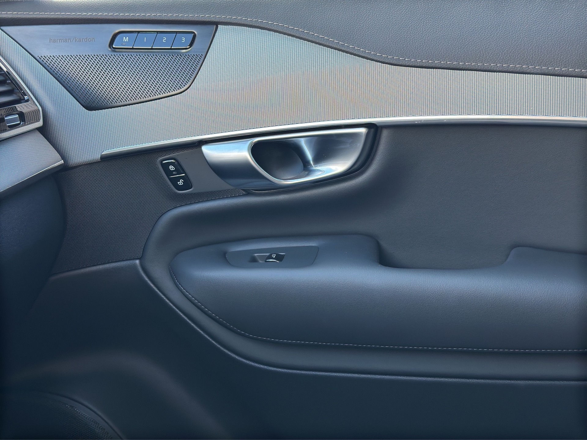 VOLVO XC90 T8 eAWD 7Pl. PluginHybrid Plus Dark Geartronic-image-16