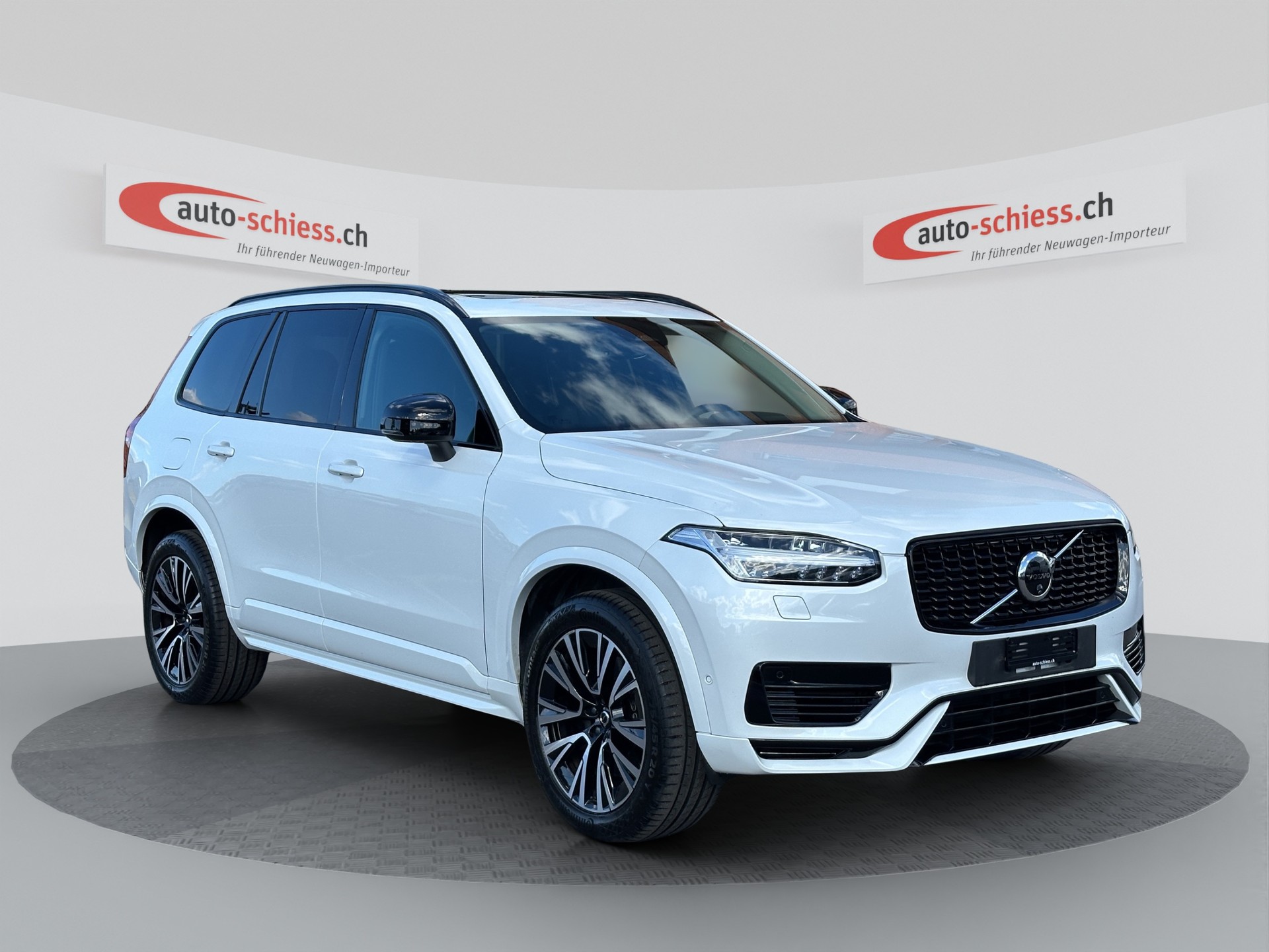 VOLVO XC90 T8 eAWD 7Pl. PluginHybrid Plus Dark Geartronic-image-0