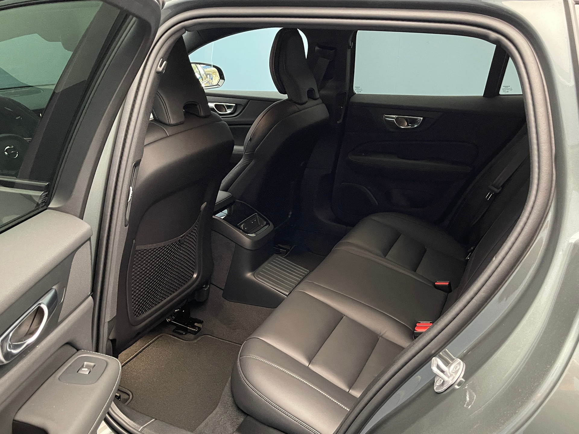 VOLVO V60 2.0 T6 TE Ultra Dark eAWD-image-9