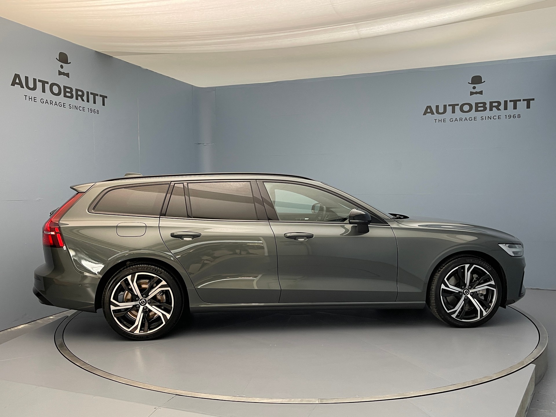 VOLVO V60 2.0 T6 TE Ultra Dark eAWD-image-2