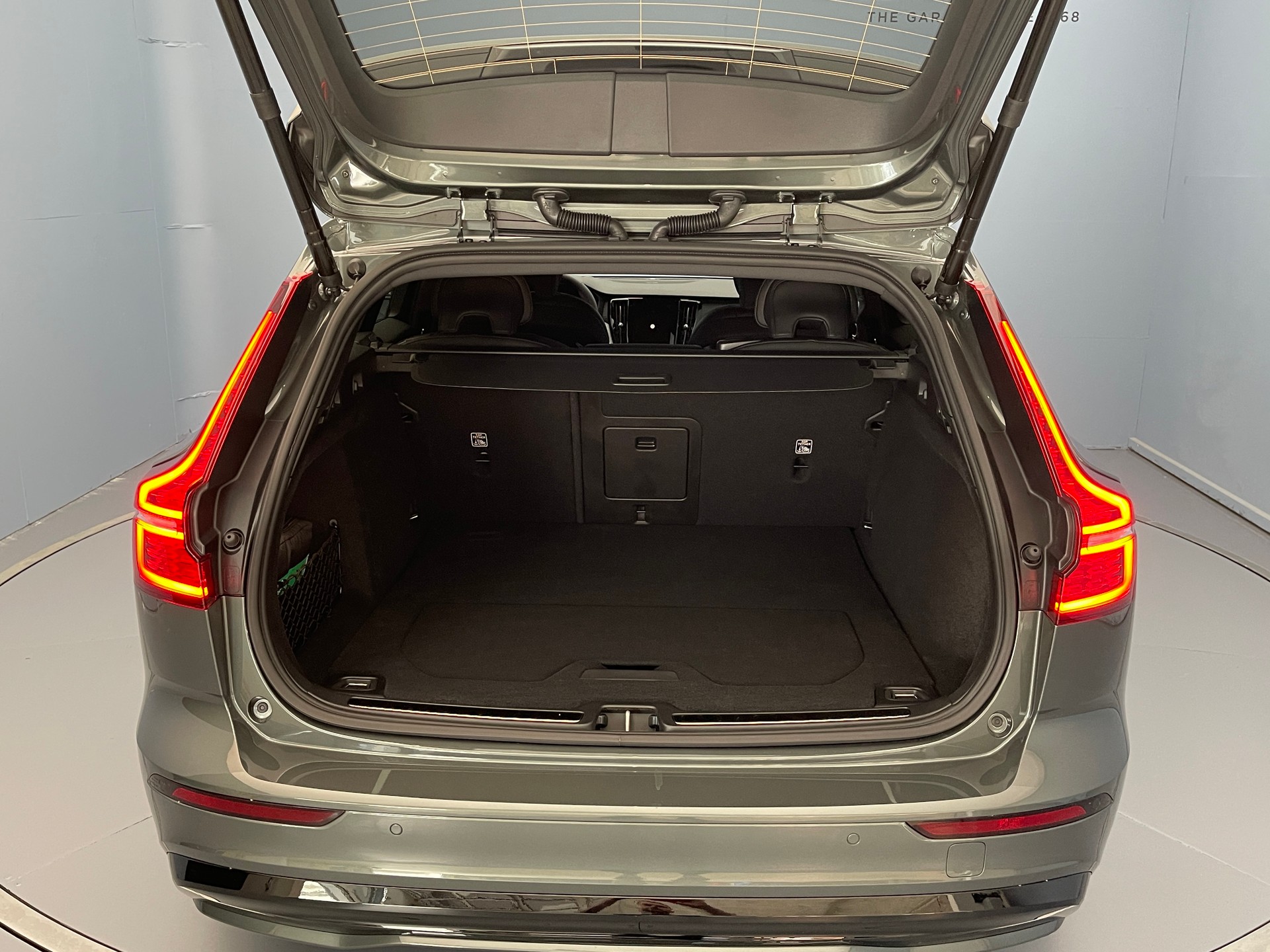 VOLVO V60 2.0 T6 TE Ultra Dark eAWD-image-5