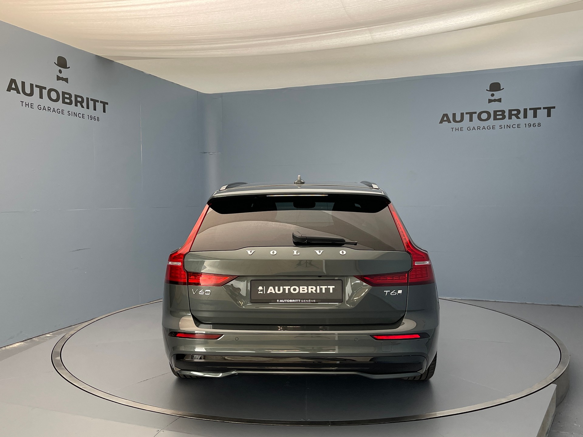 VOLVO V60 2.0 T6 TE Ultra Dark eAWD-image-3