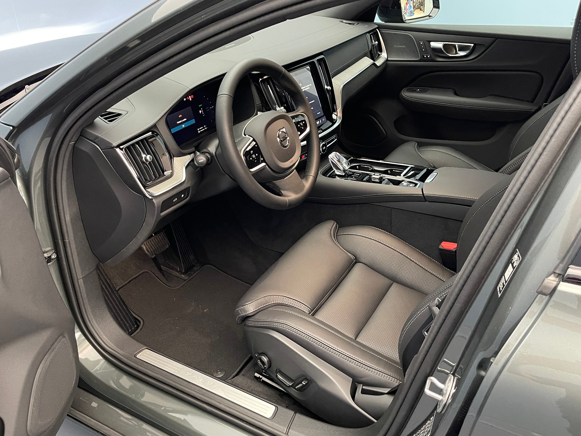 VOLVO V60 2.0 T6 TE Ultra Dark eAWD-image-13