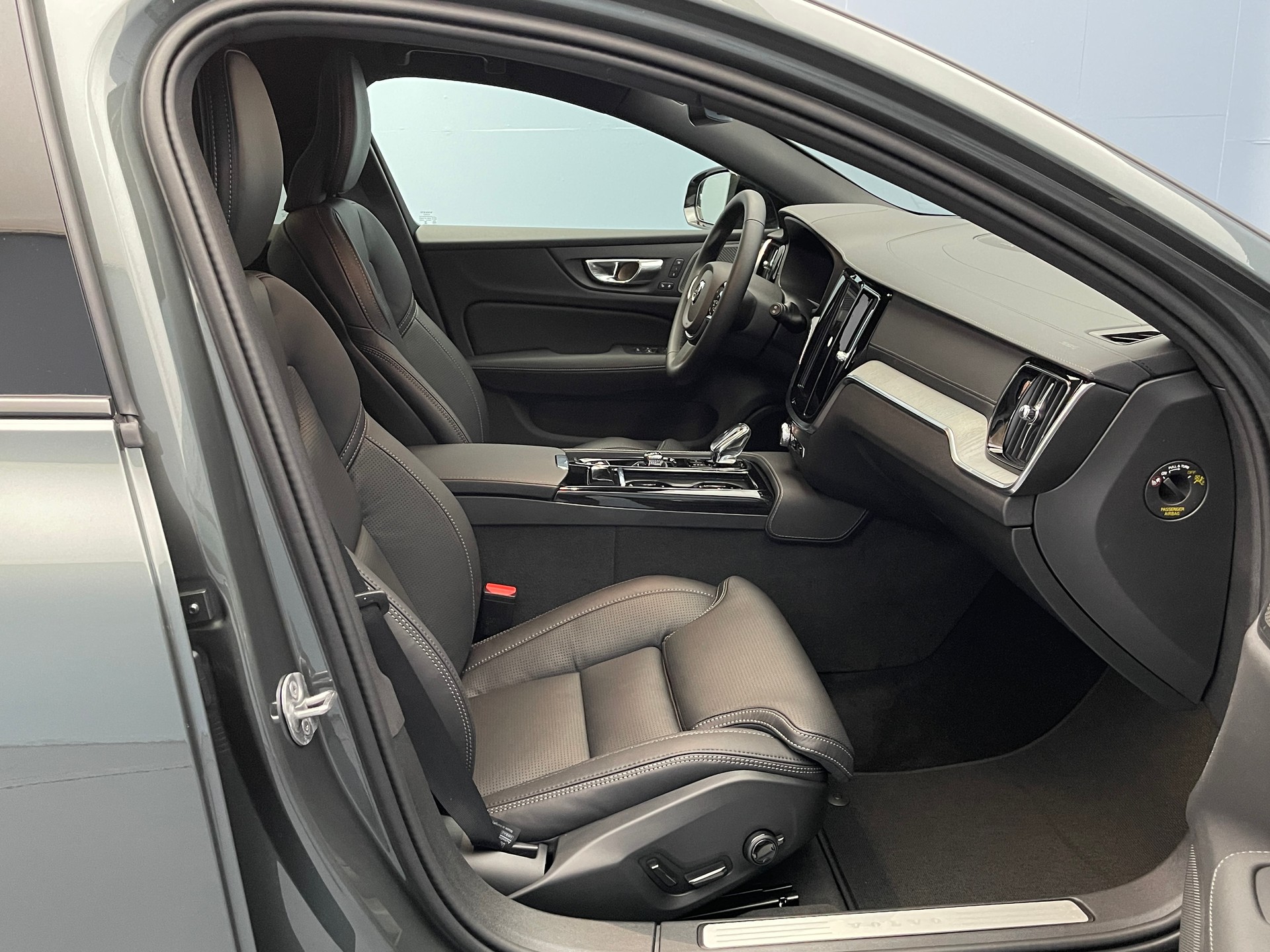VOLVO V60 2.0 T6 TE Ultra Dark eAWD-image-7