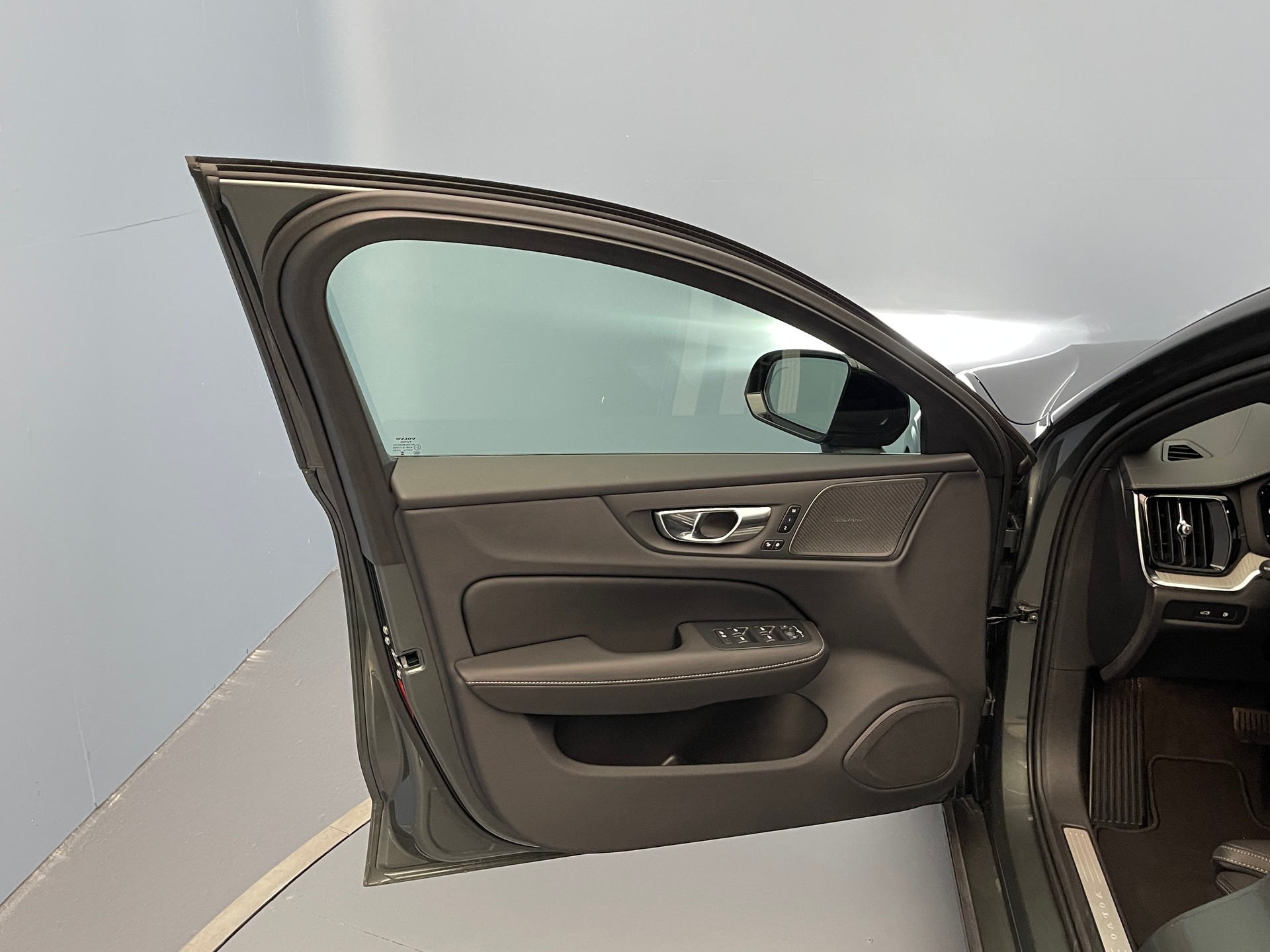 VOLVO V60 2.0 T6 TE Ultra Dark eAWD-image-10