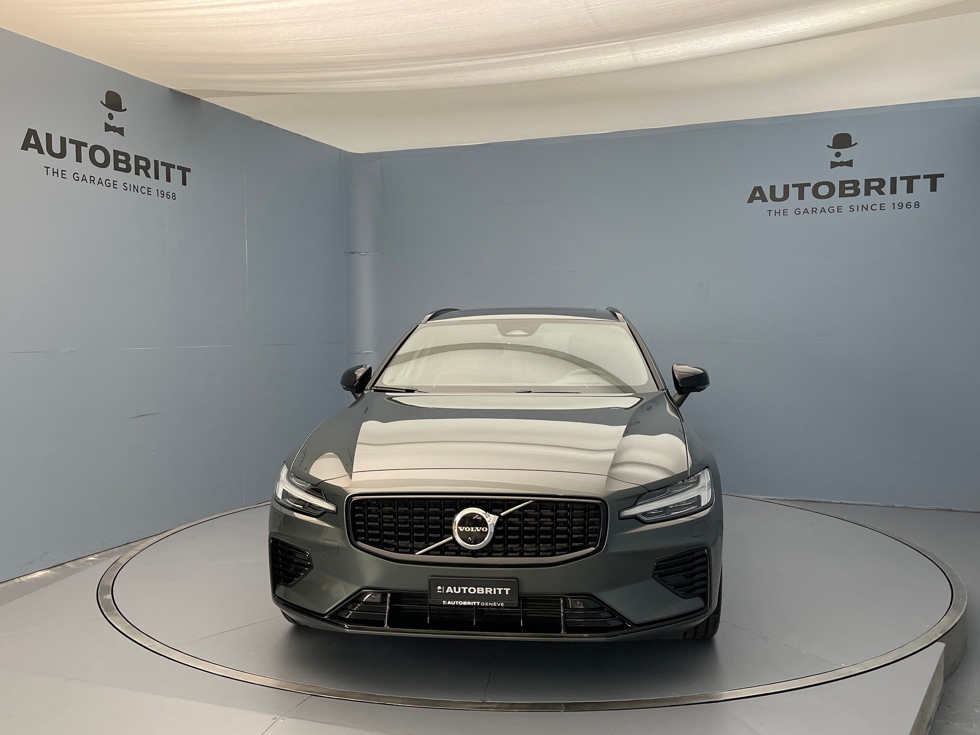 VOLVO V60 2.0 T6 TE Ultra Dark eAWD-image-1