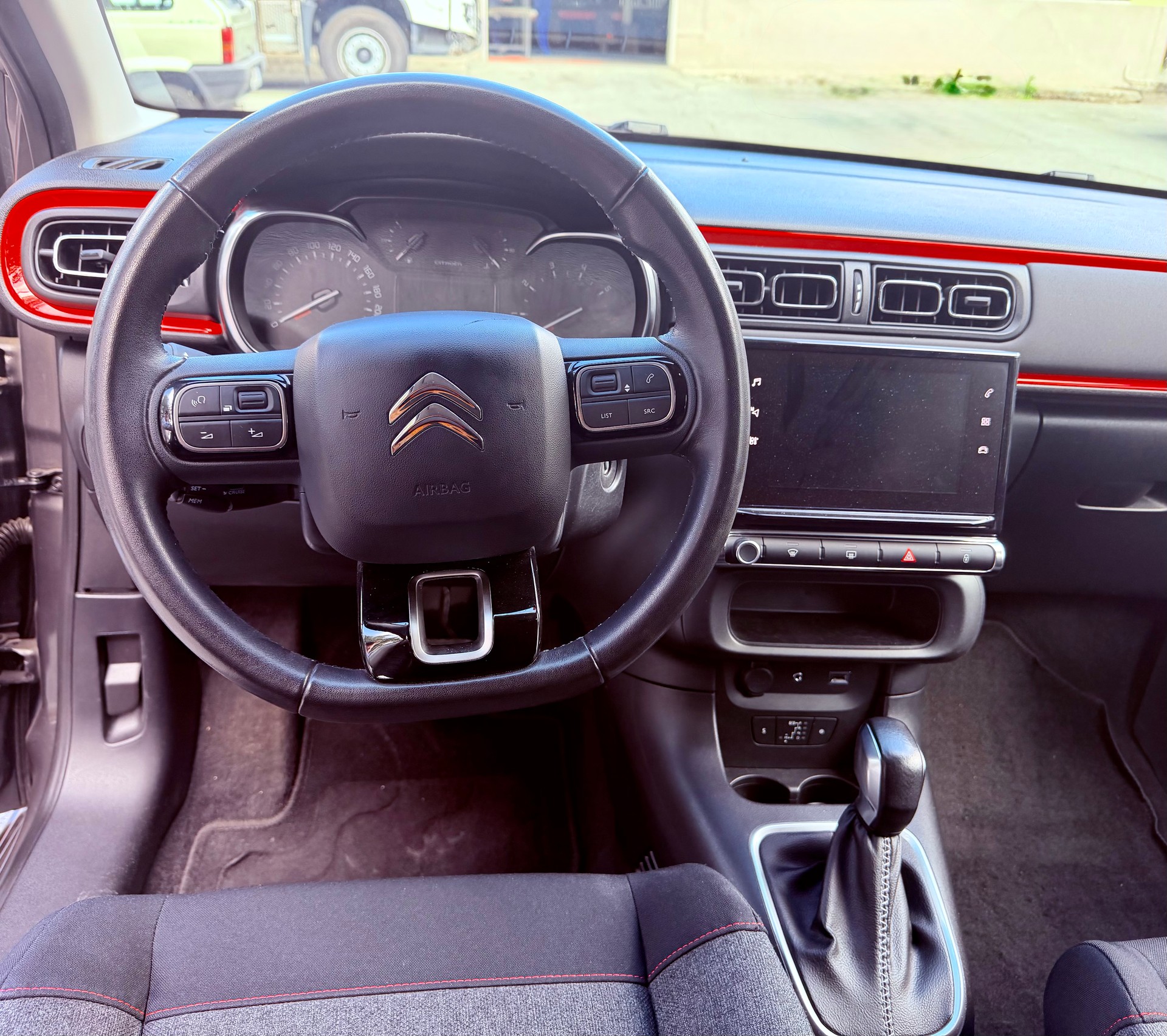 CITROEN 1.2 PureTech Shine-image-5