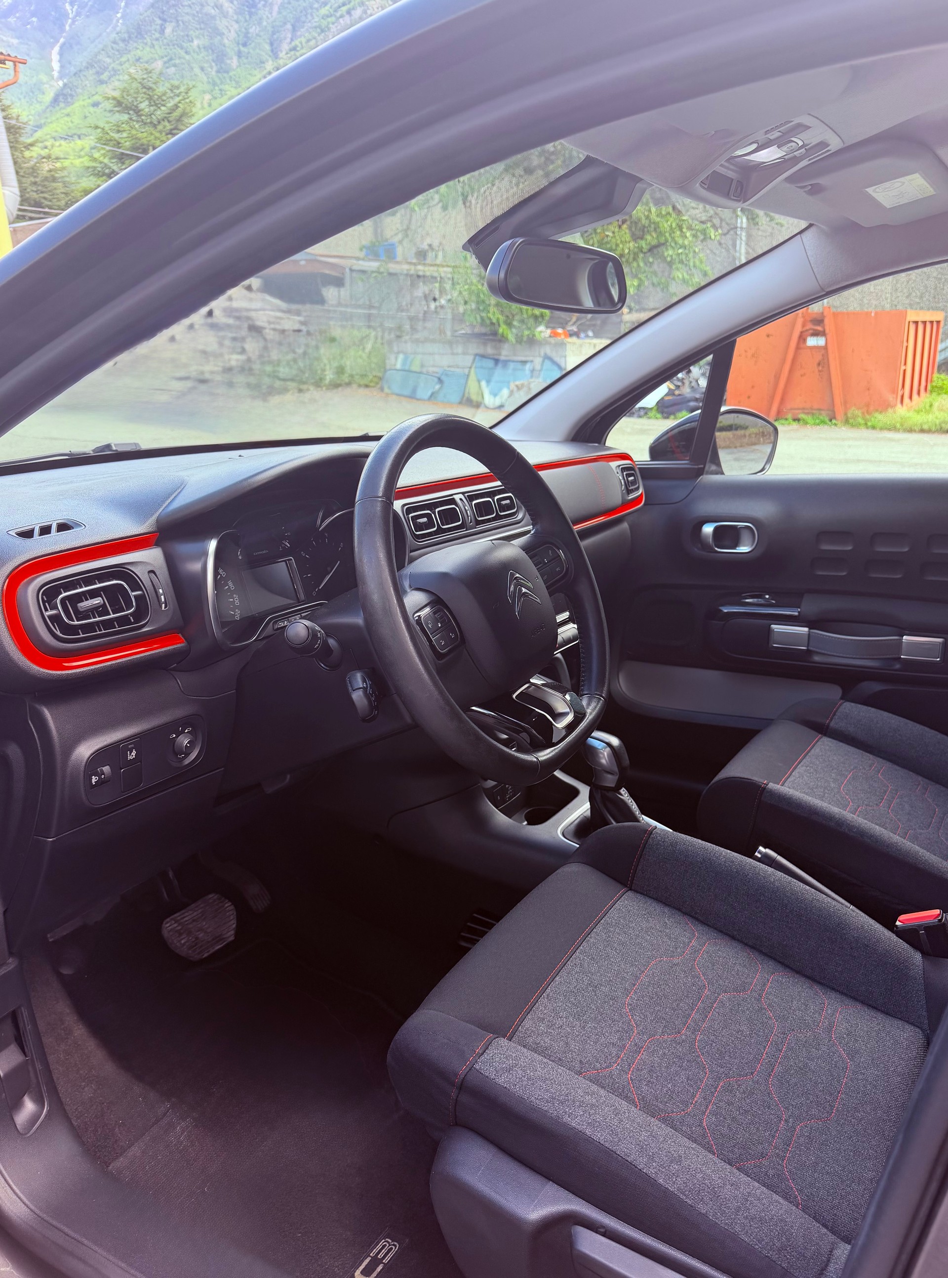 CITROEN 1.2 PureTech Shine-image-4