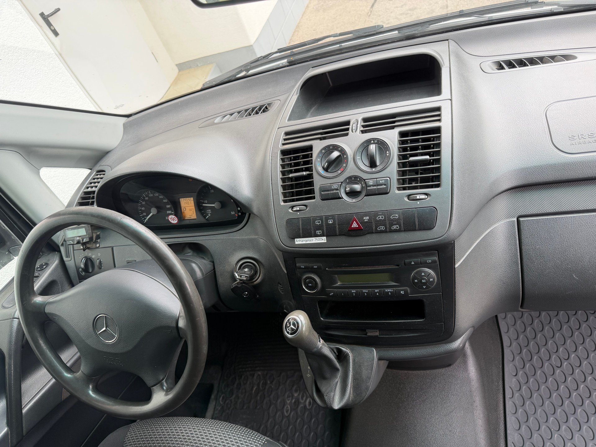 MERCEDES-BENZ Vito 116 CDI Blue Efficiency EL 4Matic A-image-8