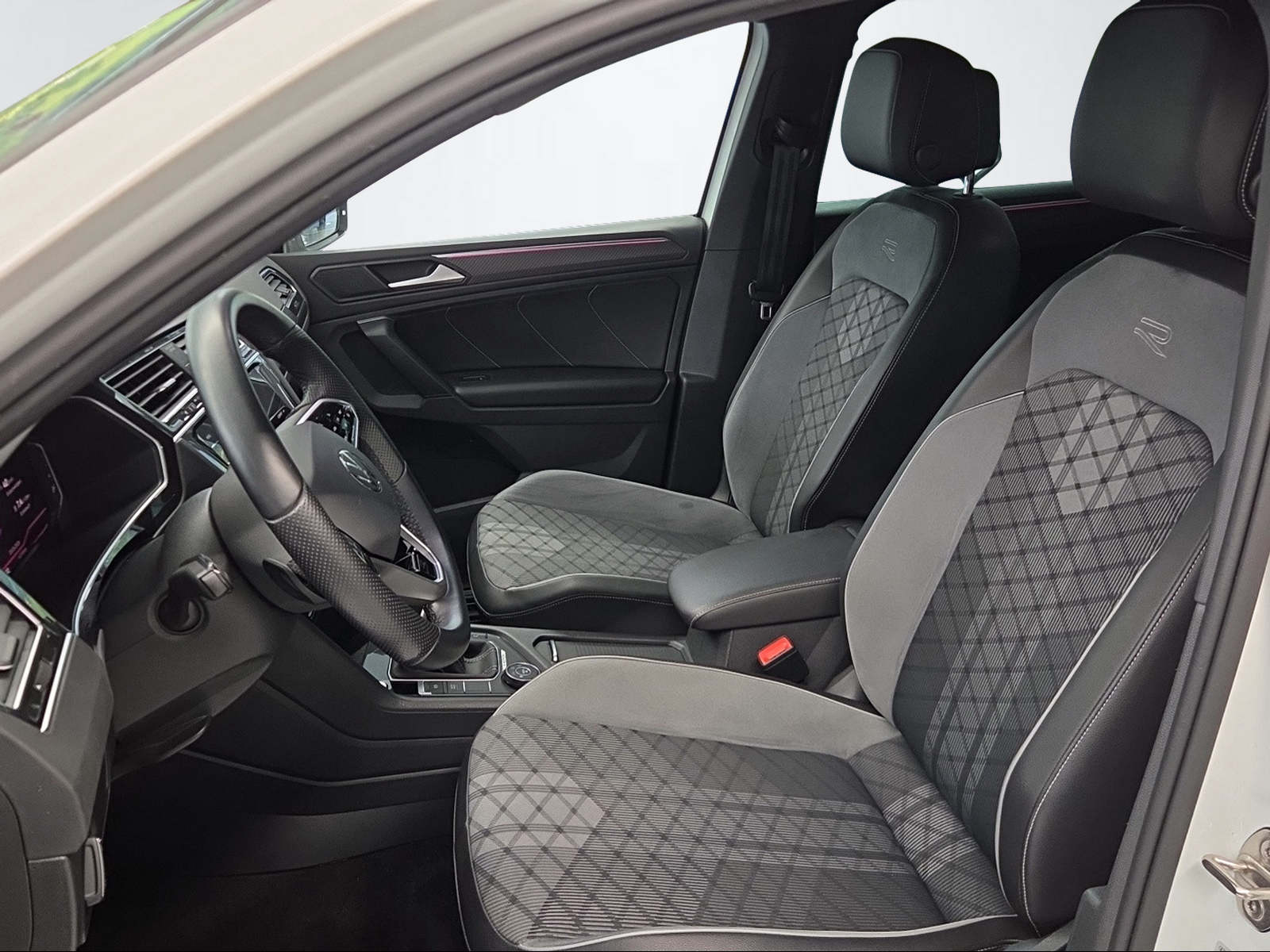 VW Tiguan 2.0 TDI SCR R-Line DSG (netto)-image-8
