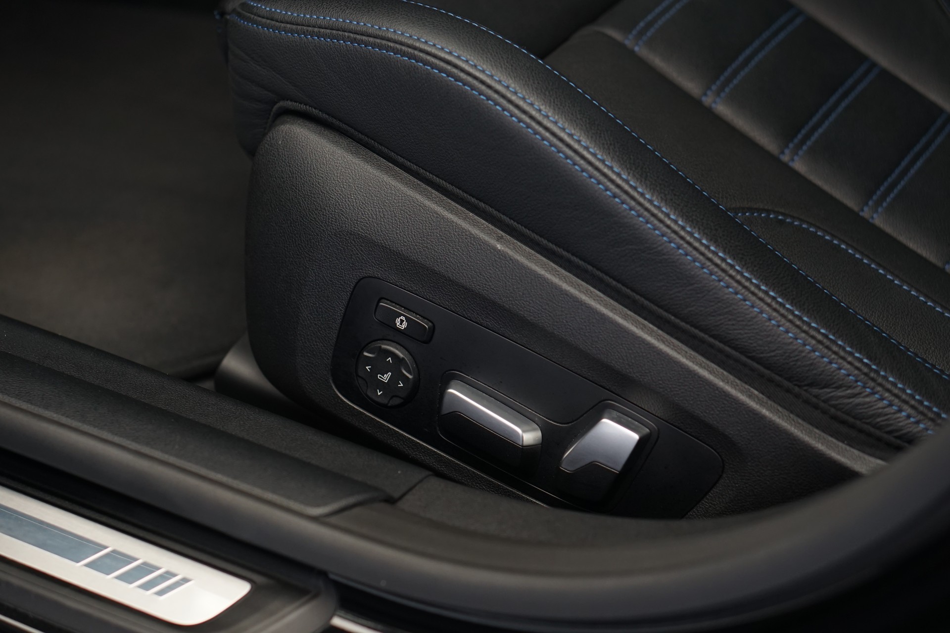 BMW M440i xDrive 48V Gran Coupé Steptronic *CH-Fahrzeug* *M Sportsitze* *Laser*-image-21