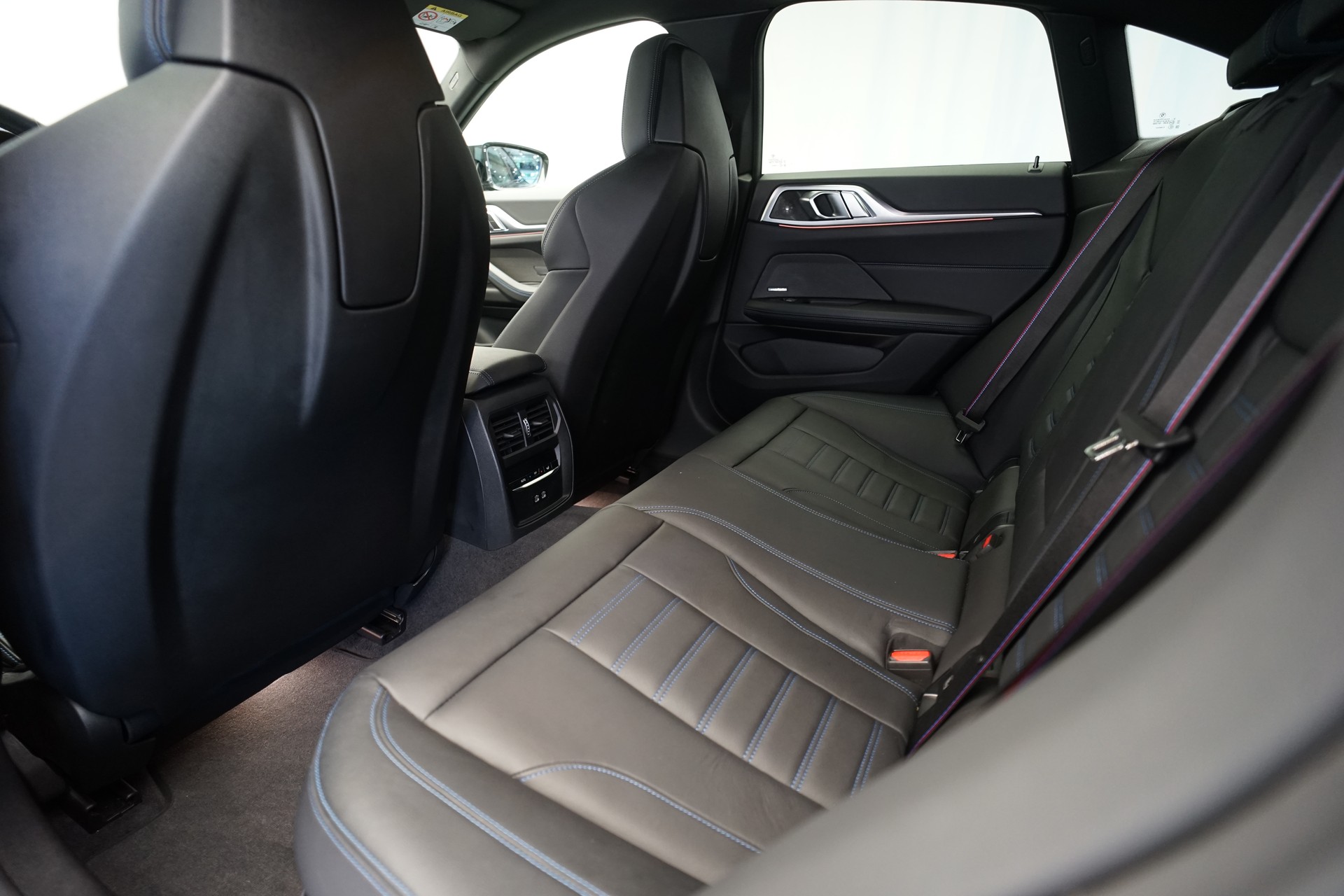 BMW M440i xDrive 48V Gran Coupé Steptronic *CH-Fahrzeug* *M Sportsitze* *Laser*-image-17