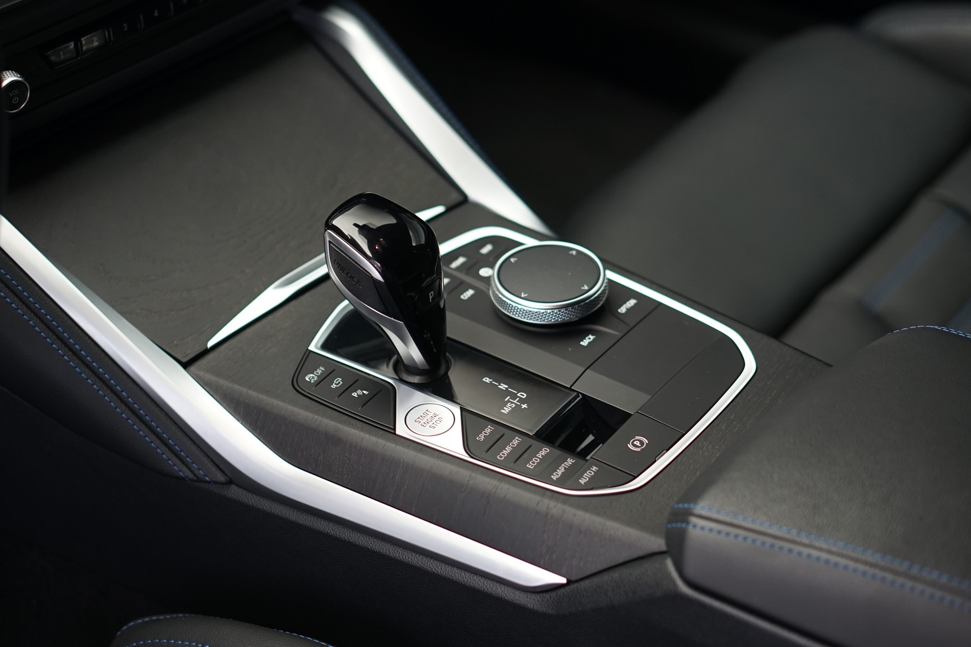 BMW M440i xDrive 48V Gran Coupé Steptronic *CH-Fahrzeug* *M Sportsitze* *Laser*-image-23