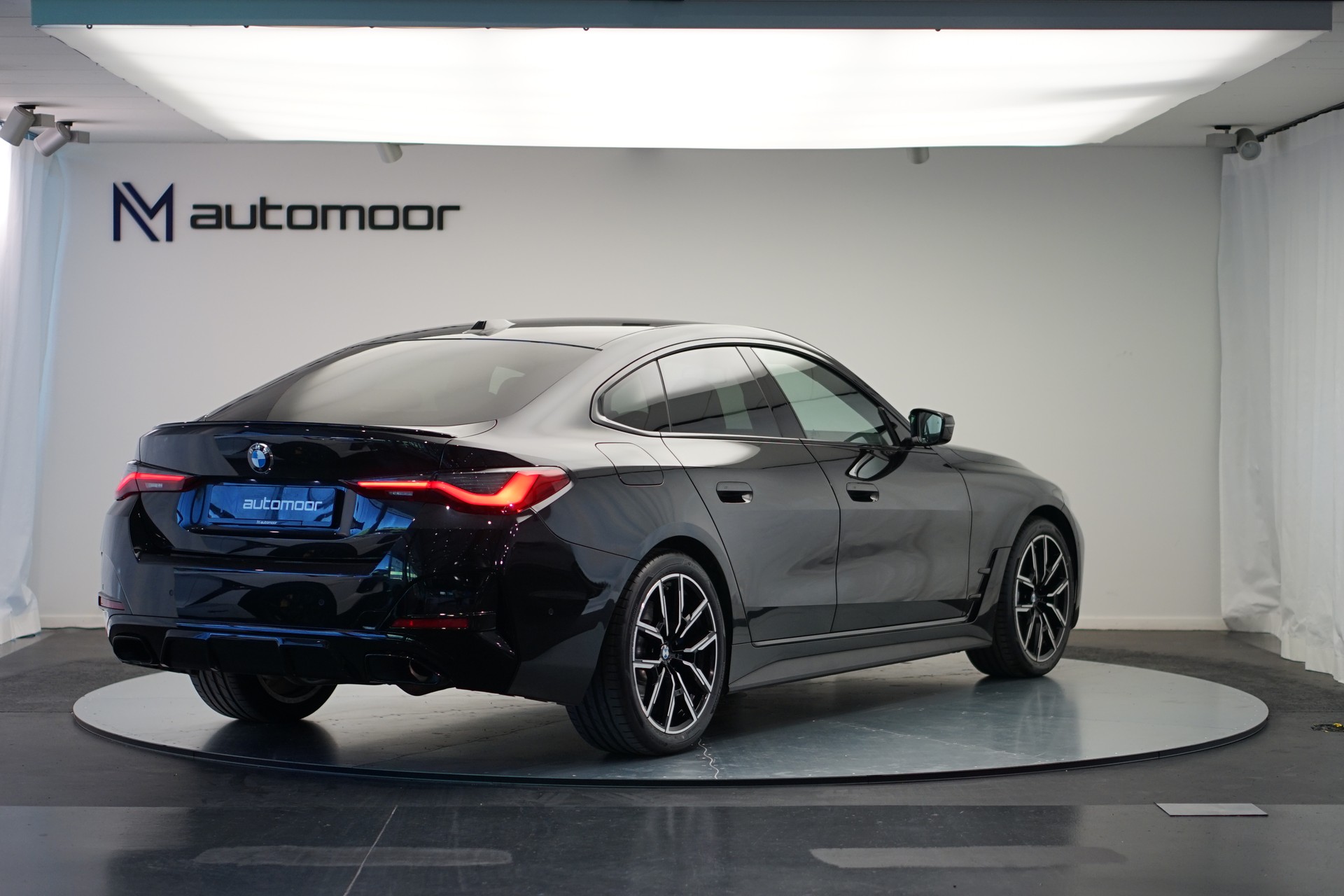 BMW M440i xDrive 48V Gran Coupé Steptronic *CH-Fahrzeug* *M Sportsitze* *Laser*-image-4
