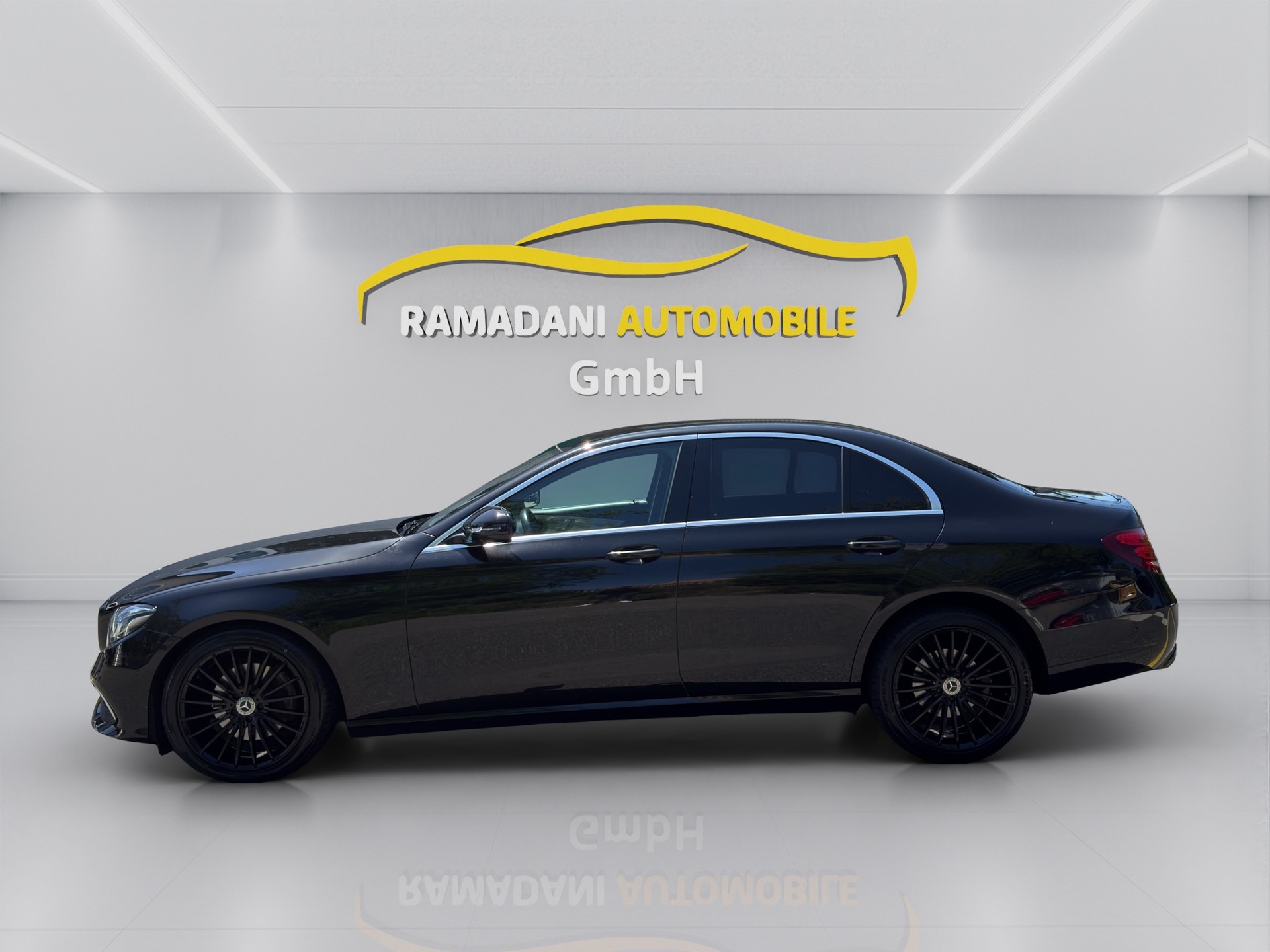 MERCEDES-BENZ E 220 d 4Matic 9G-Tronic-showroom-element-2