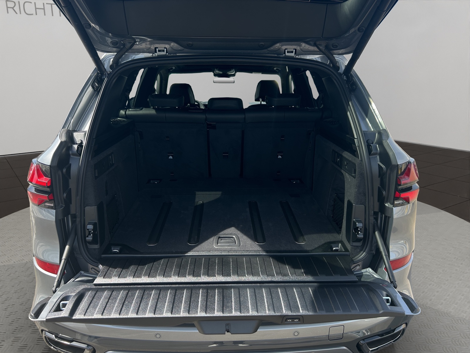 BMW X5 40i xDrive SAG-image-12