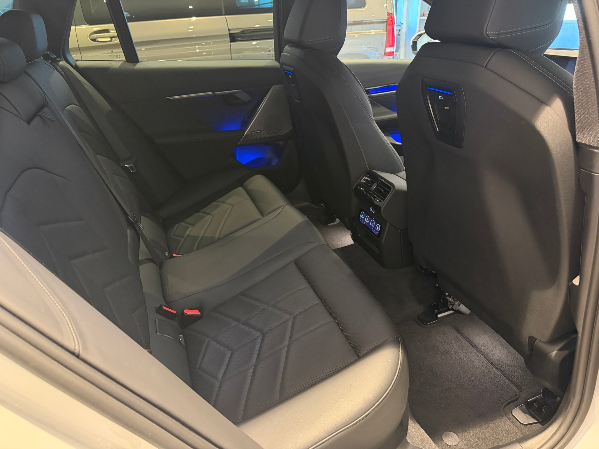 BMW 520d xDrive Touring-image-14