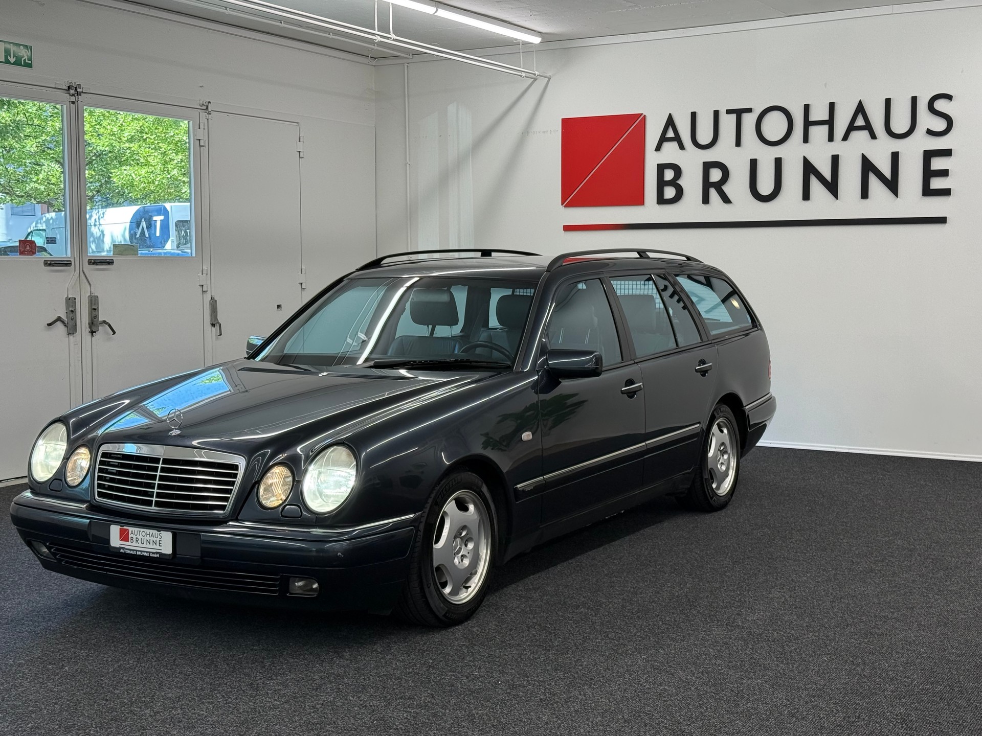 MERCEDES-BENZ E 230 Avantgarde-image-0