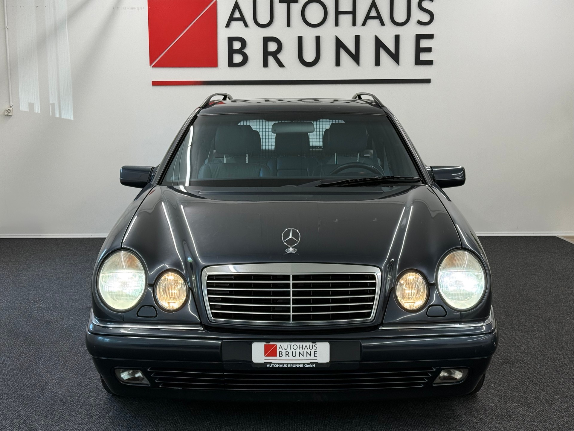 MERCEDES-BENZ E 230 Avantgarde-image-1