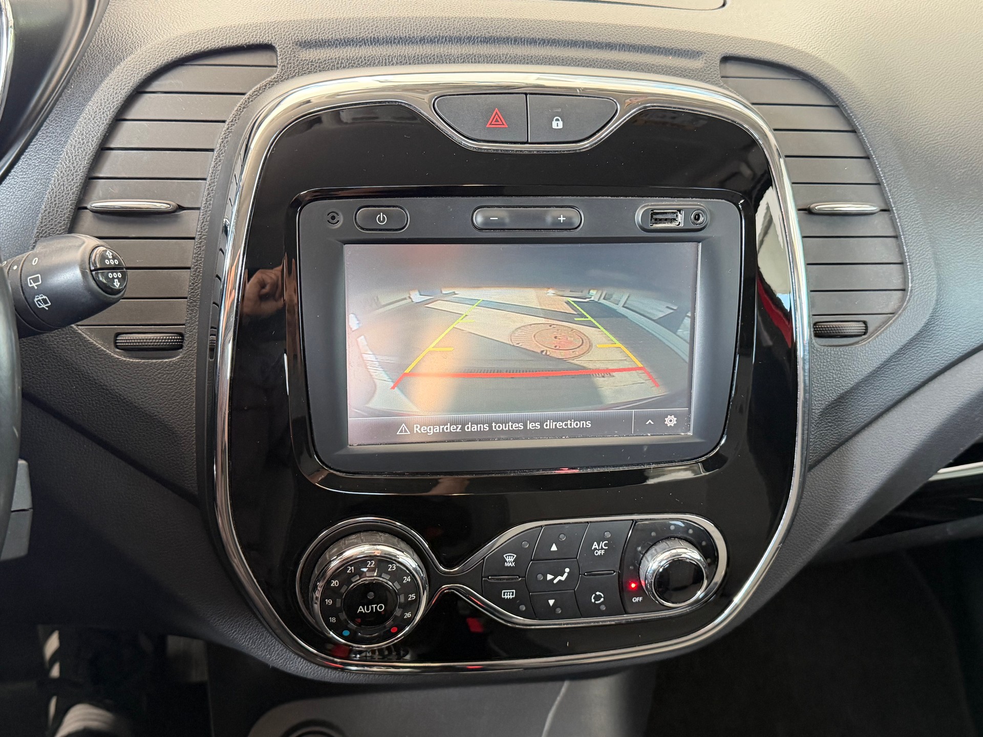 RENAULT Captur 1.2 T 16V Intens-image-11