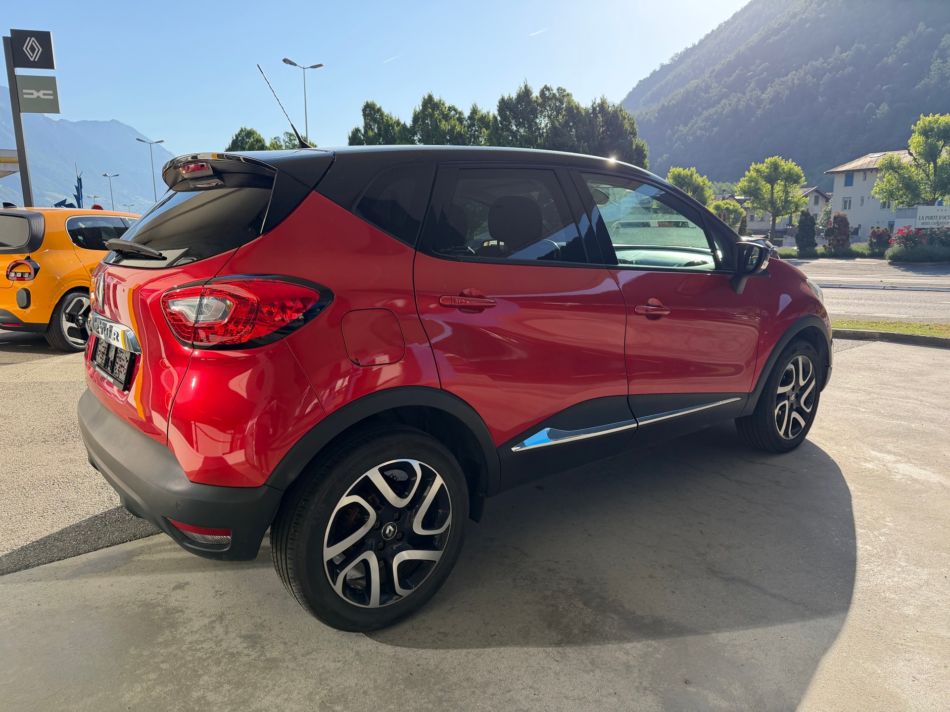 RENAULT Captur 1.2 T 16V Intens-image-2