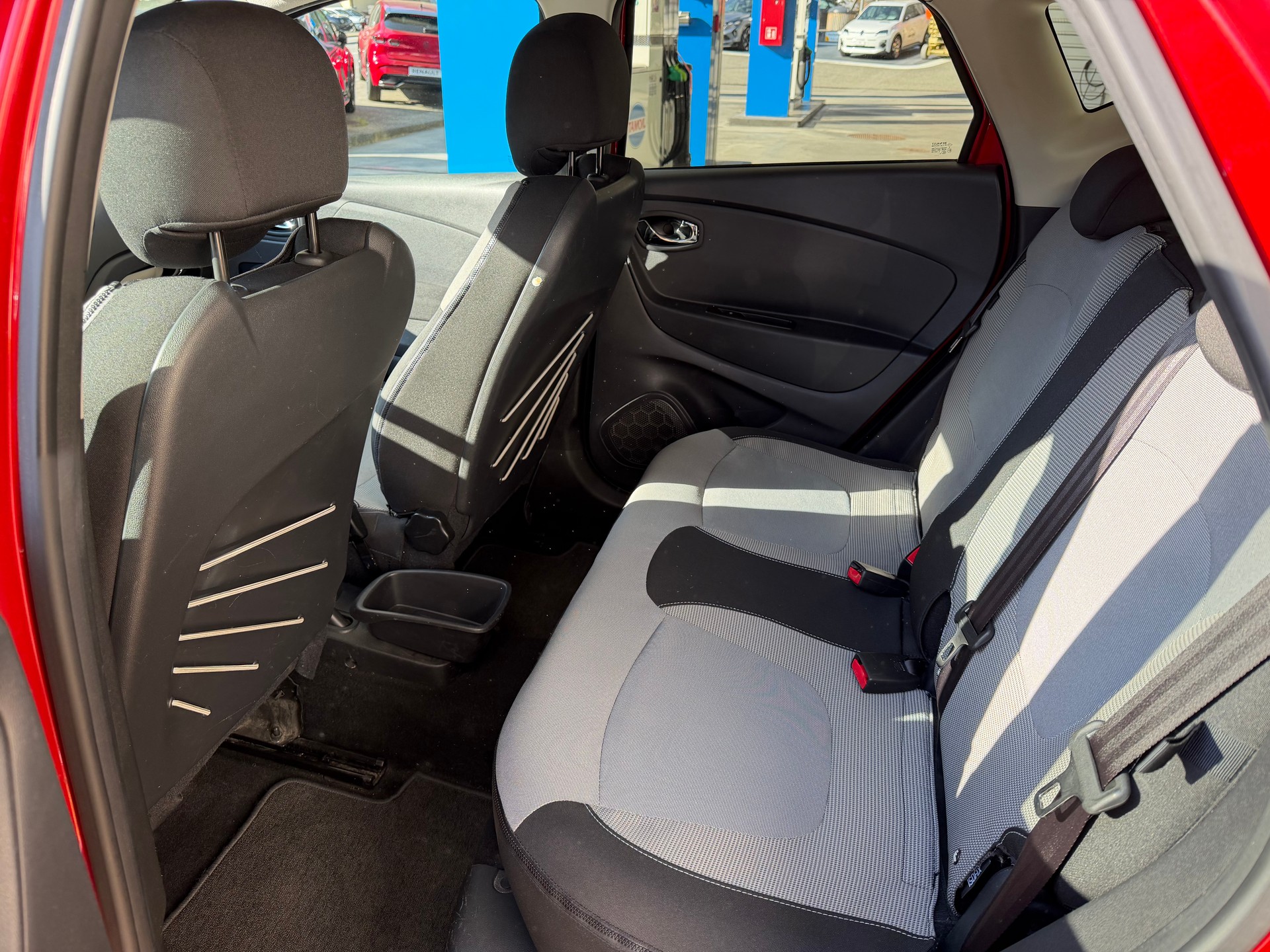 RENAULT Captur 1.2 T 16V Intens-image-6