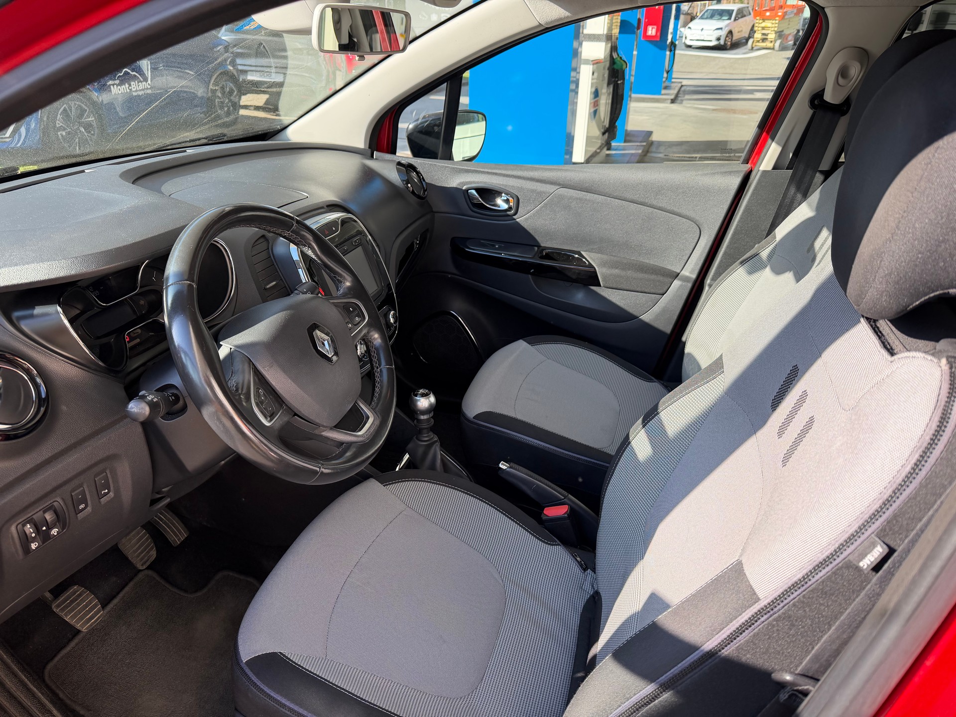 RENAULT Captur 1.2 T 16V Intens-image-5