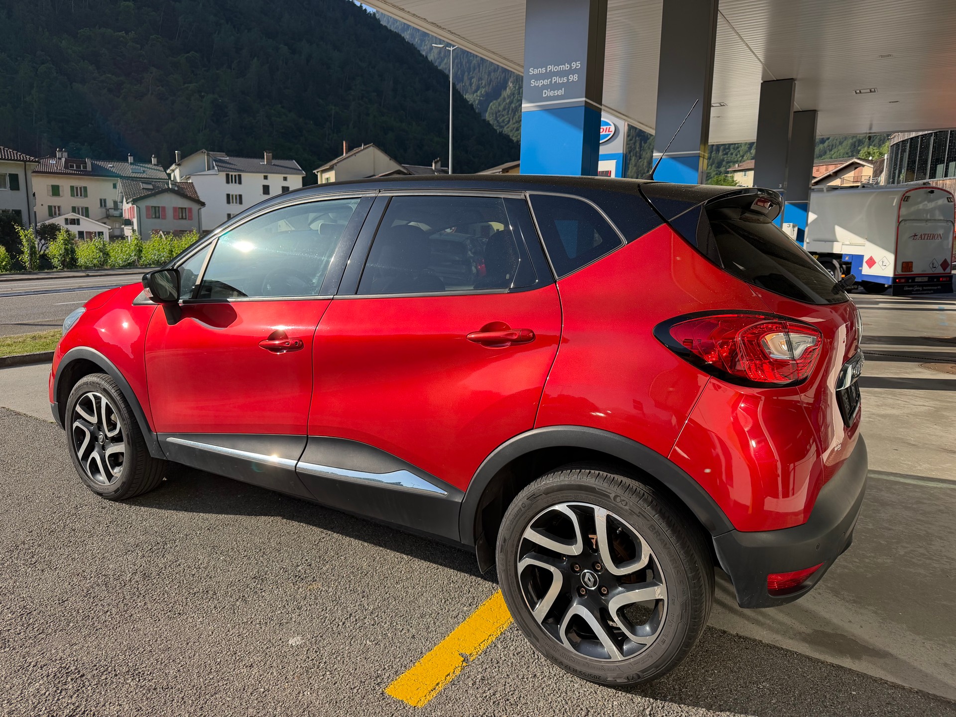 RENAULT Captur 1.2 T 16V Intens-image-1