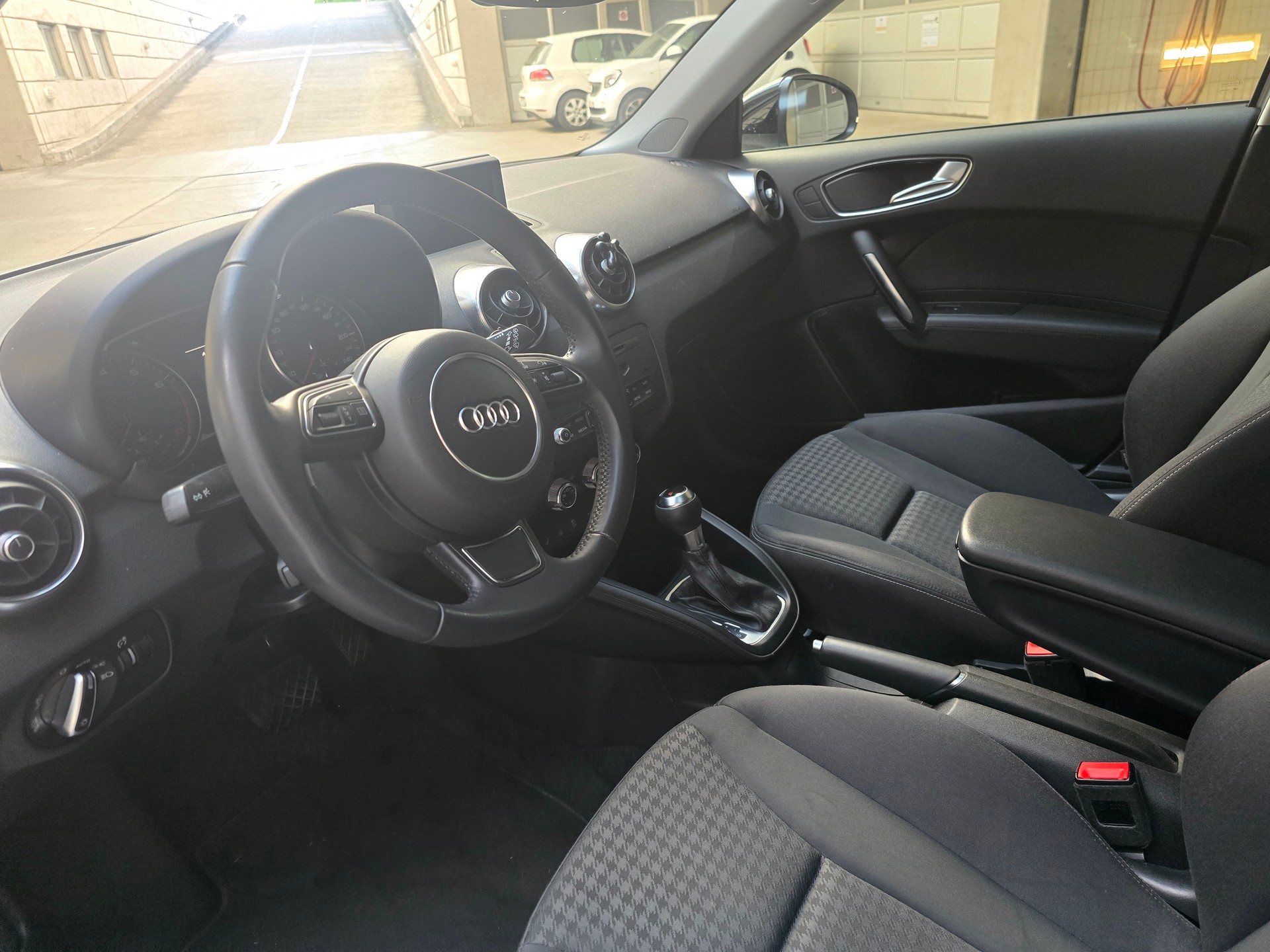 AUDI A1 Sportback 1.4 TFSI Attraction S-tronic-image-6
