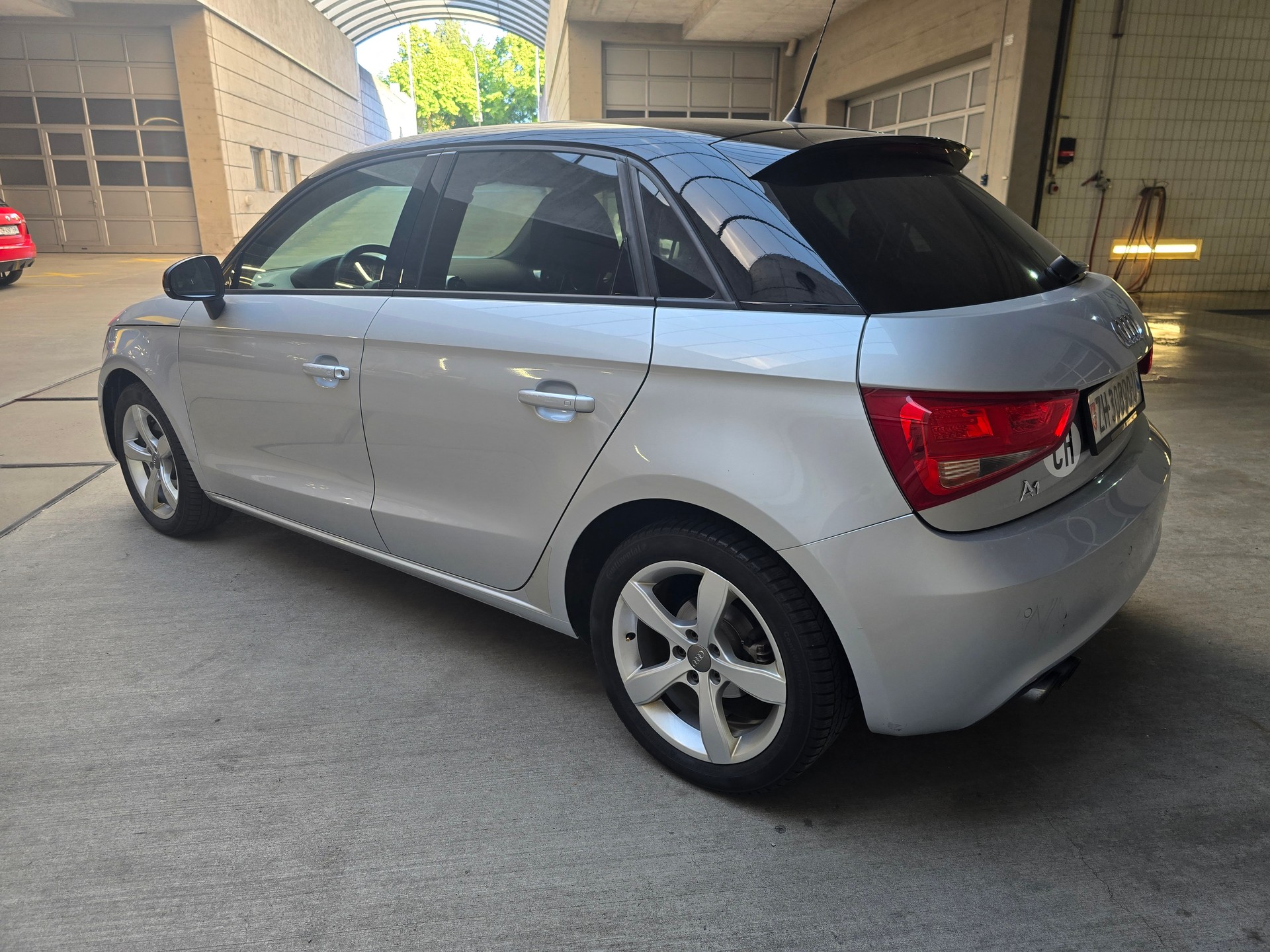 AUDI A1 Sportback 1.4 TFSI Attraction S-tronic-image-2