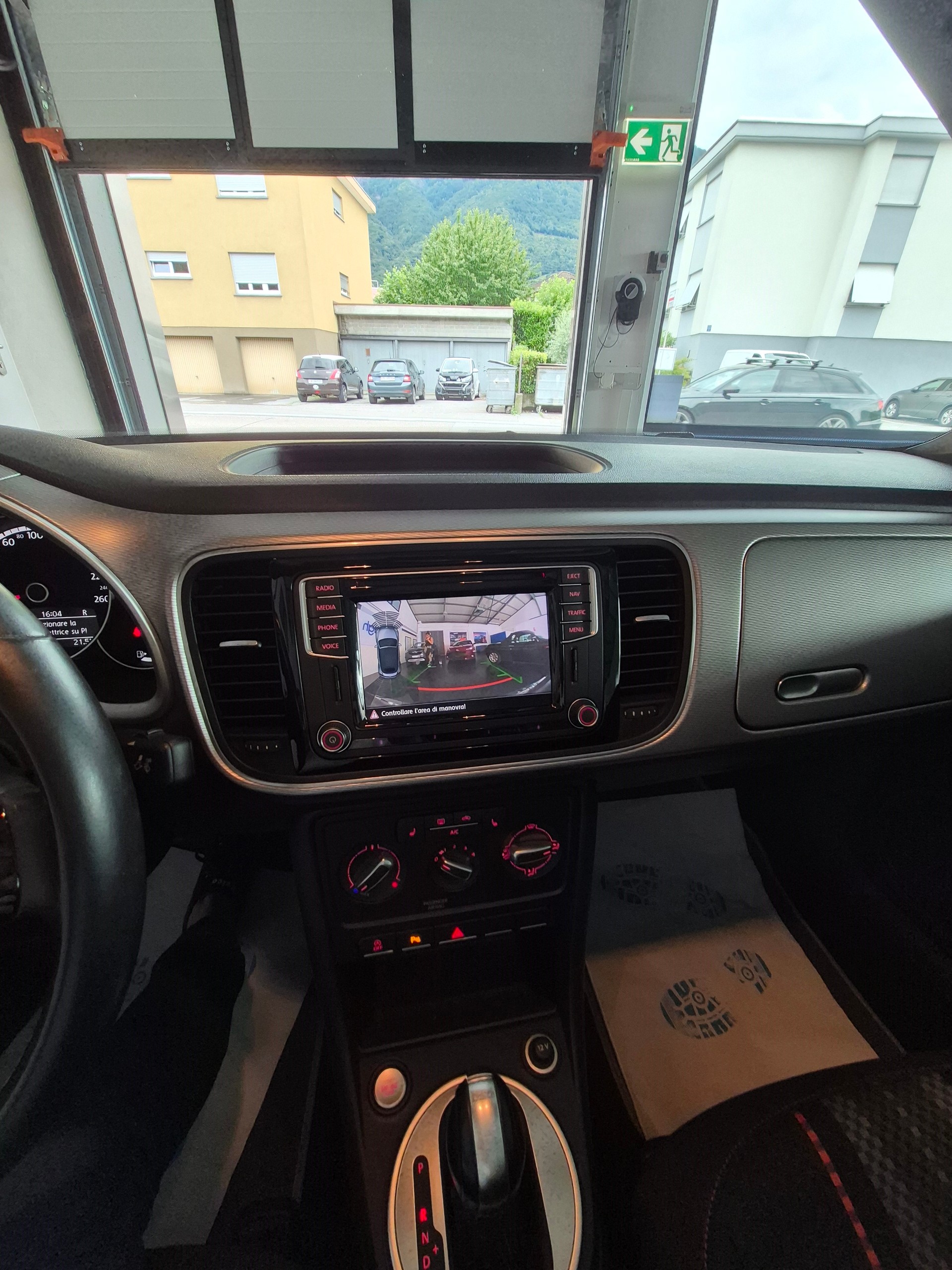 VW Beetle Cabrio 1.2 TSI BMT Design DSG - AUTOMATICA-image-7