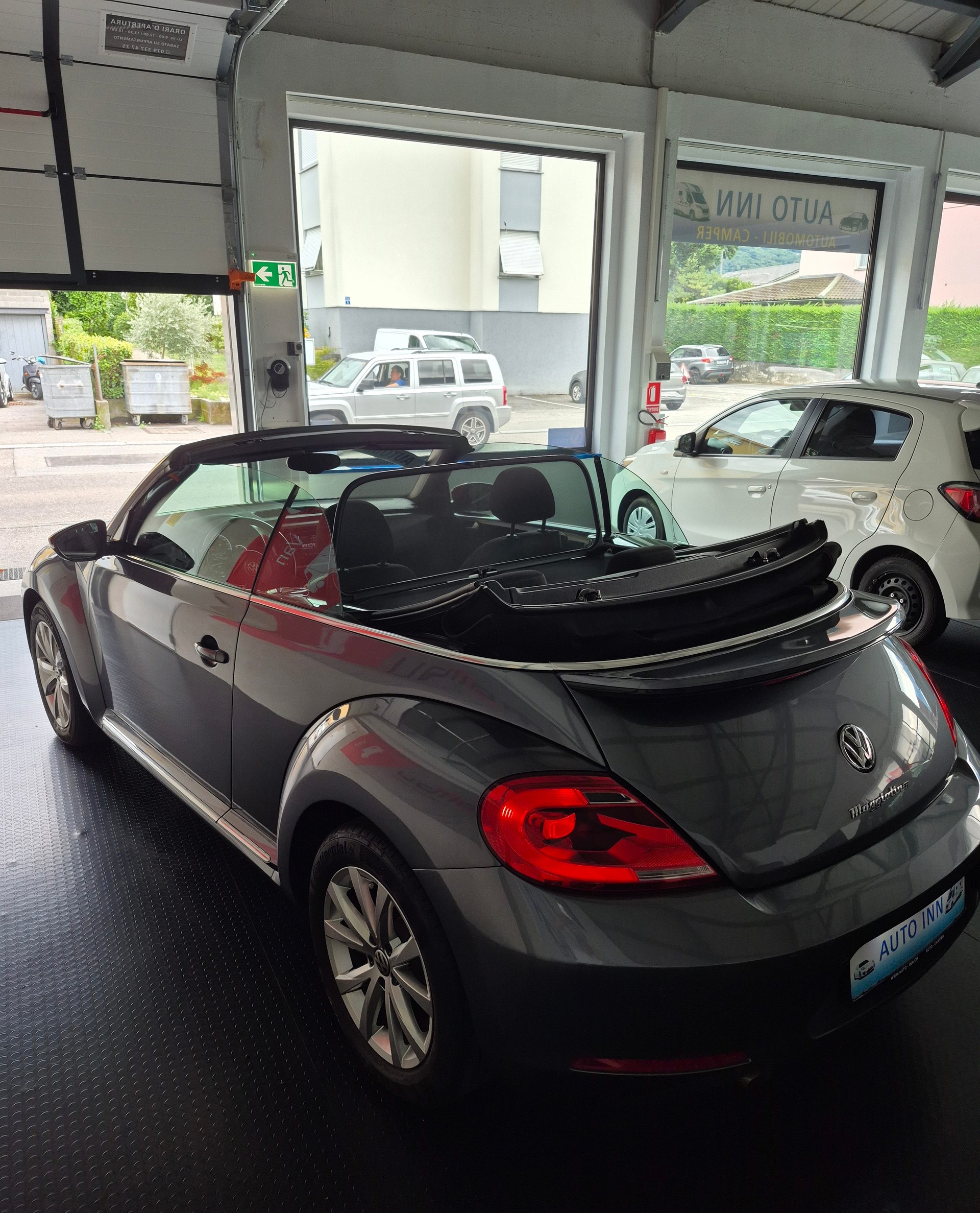 VW Beetle Cabrio 1.2 TSI BMT Design DSG - AUTOMATICA-image-3