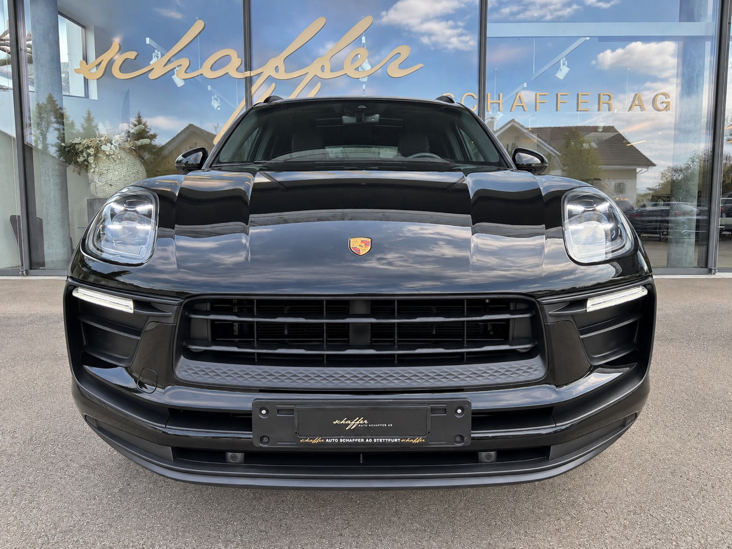 PORSCHE Macan PDK-showroom-element-3