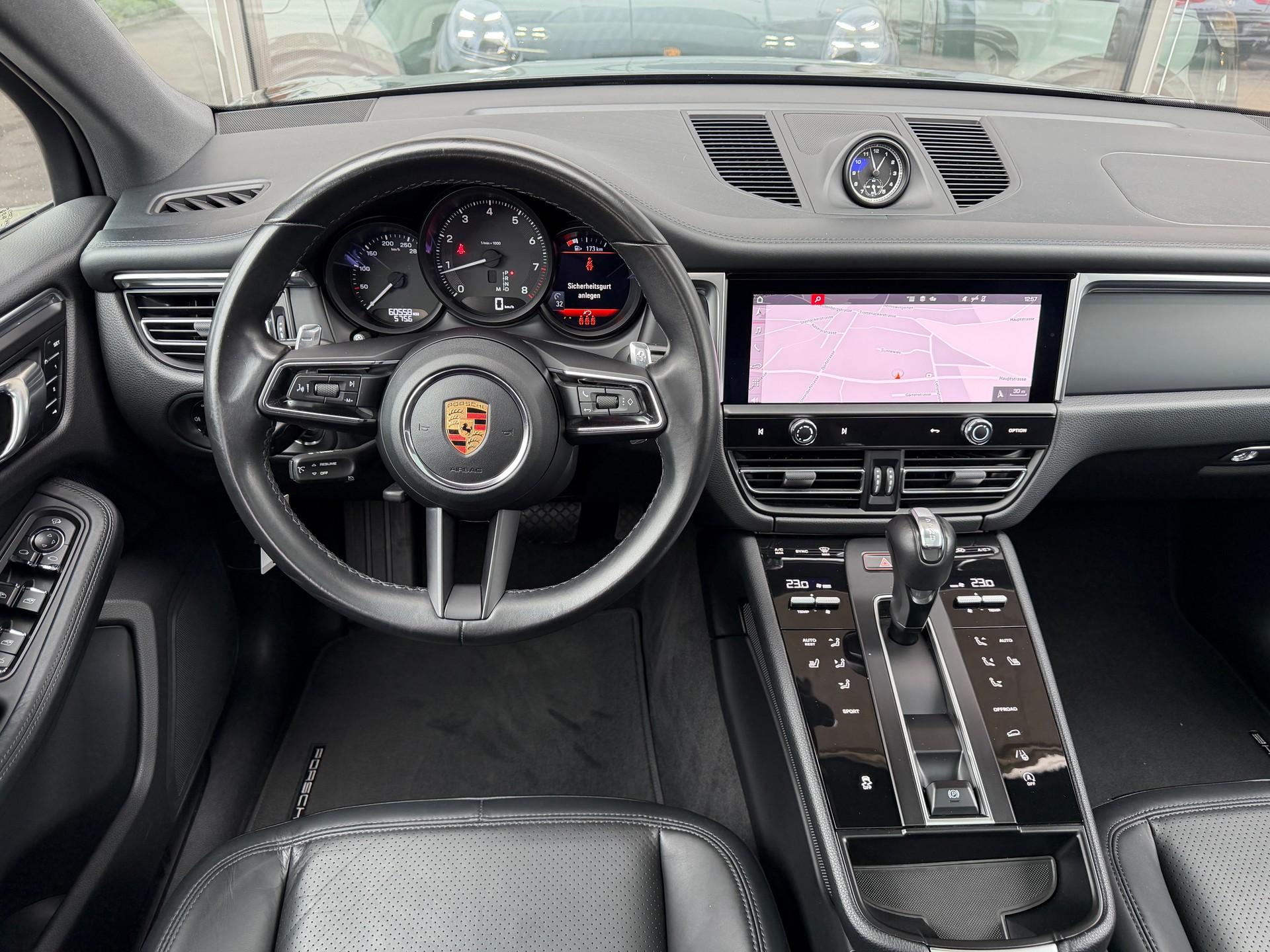 PORSCHE Macan PDK-image-13