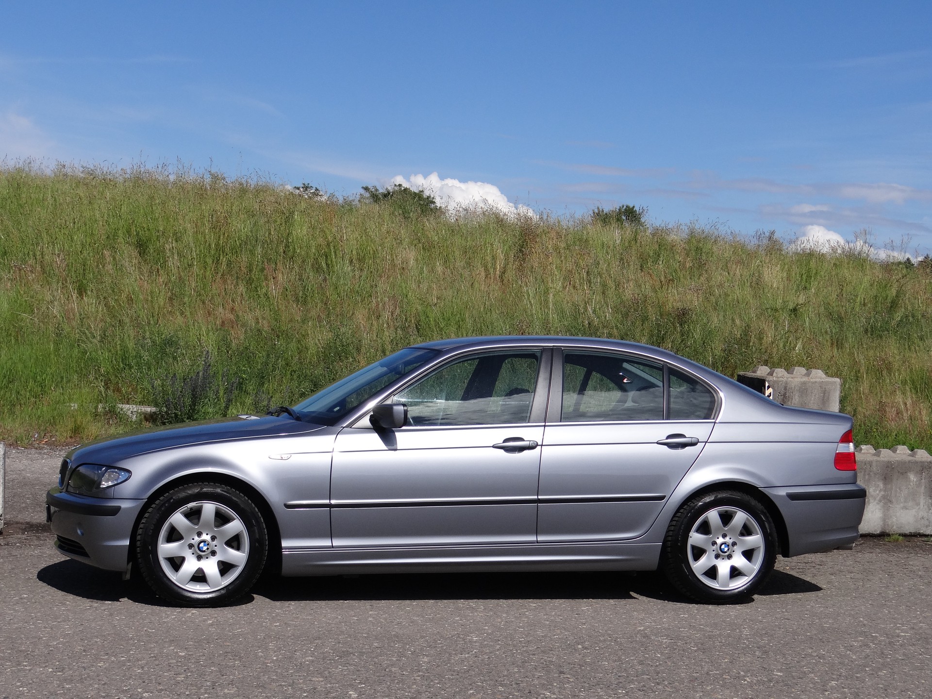 BMW 325i-image-0