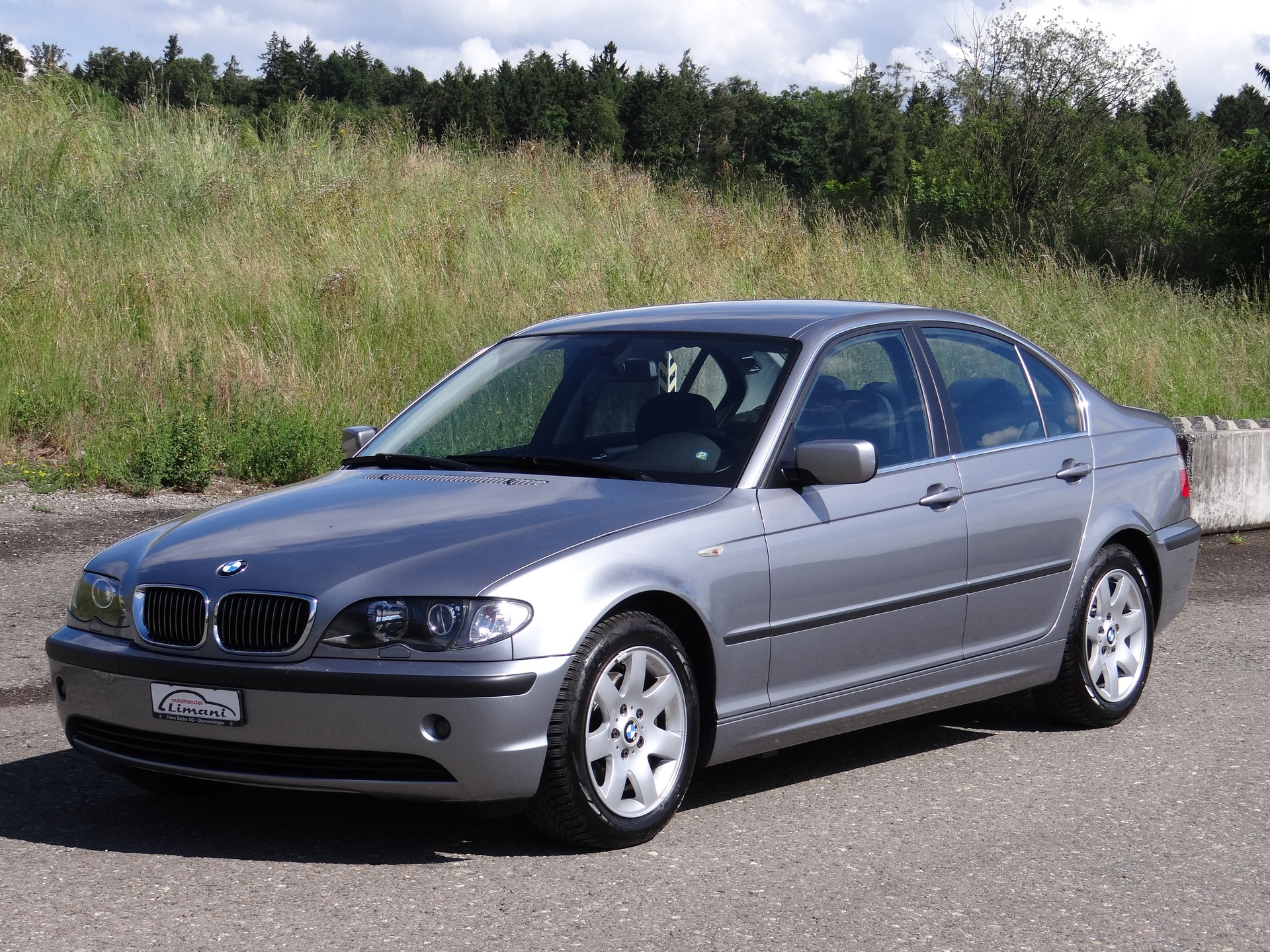 BMW 325i-image-1