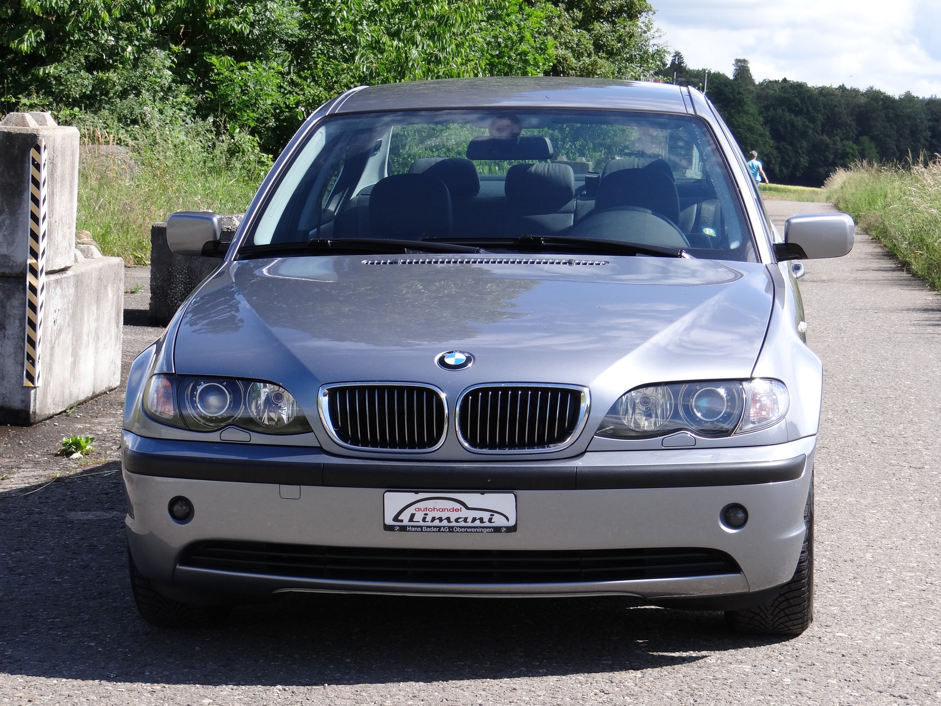 BMW 325i-image-2