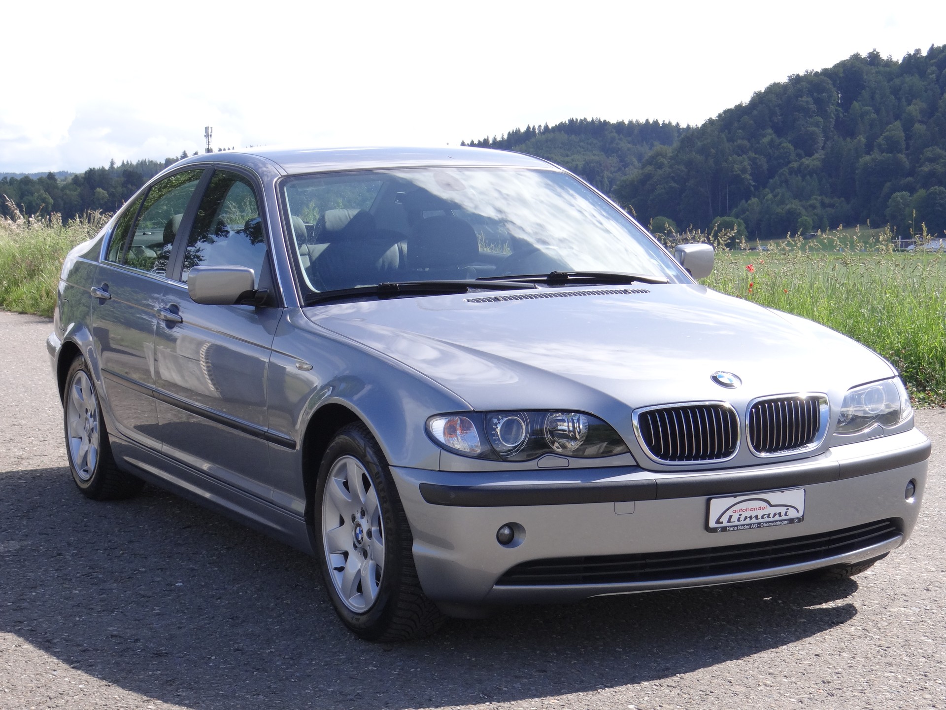BMW 325i-image-3