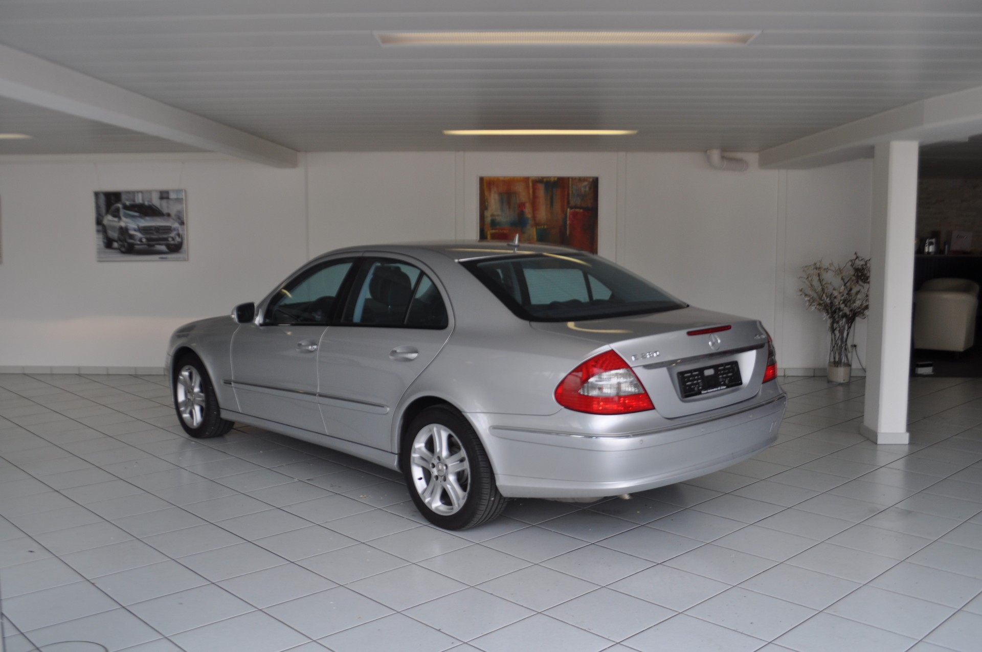 MERCEDES-BENZ E 280 Avantgarde 4Matic Automatic-image-3