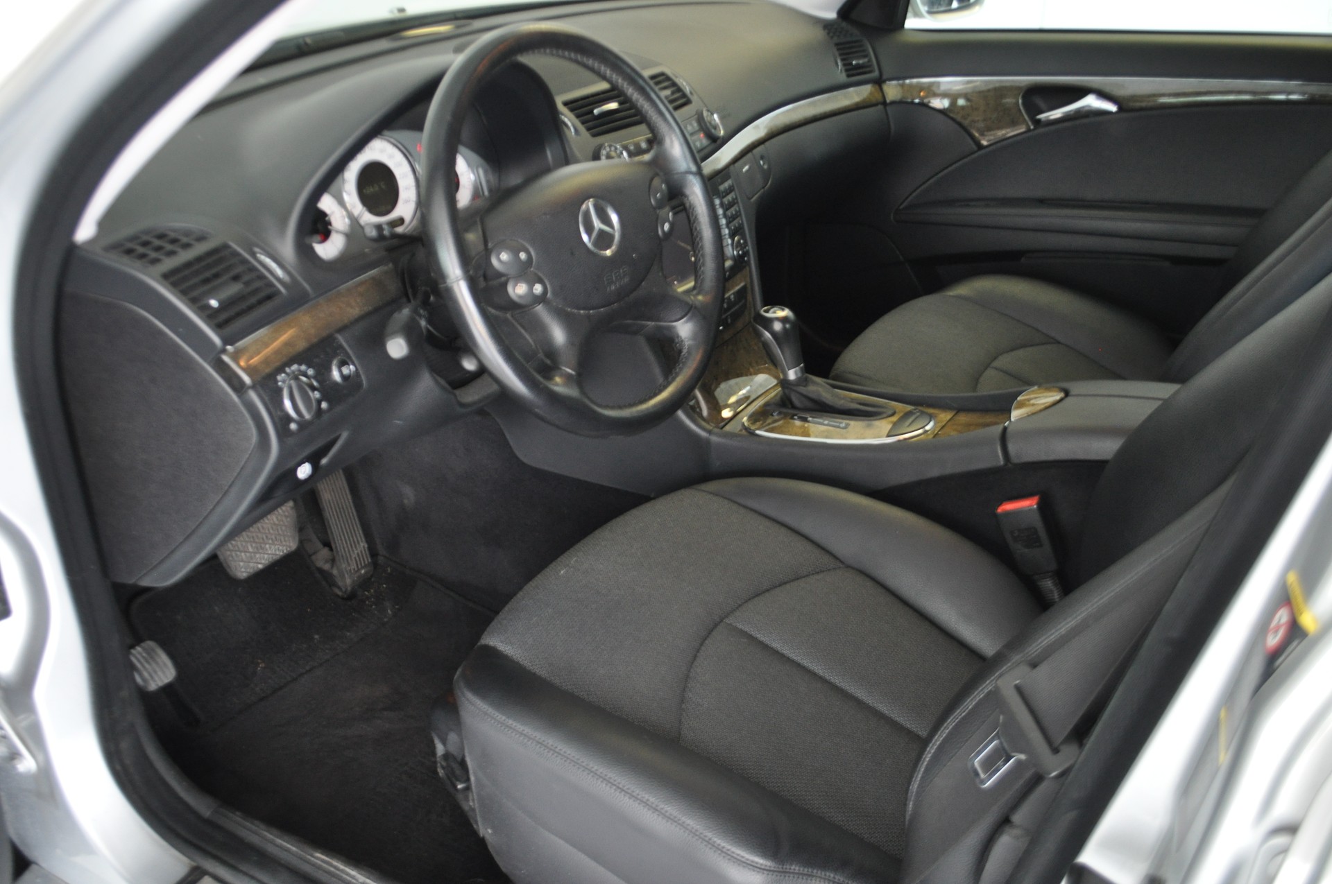 MERCEDES-BENZ E 280 Avantgarde 4Matic Automatic-image-5